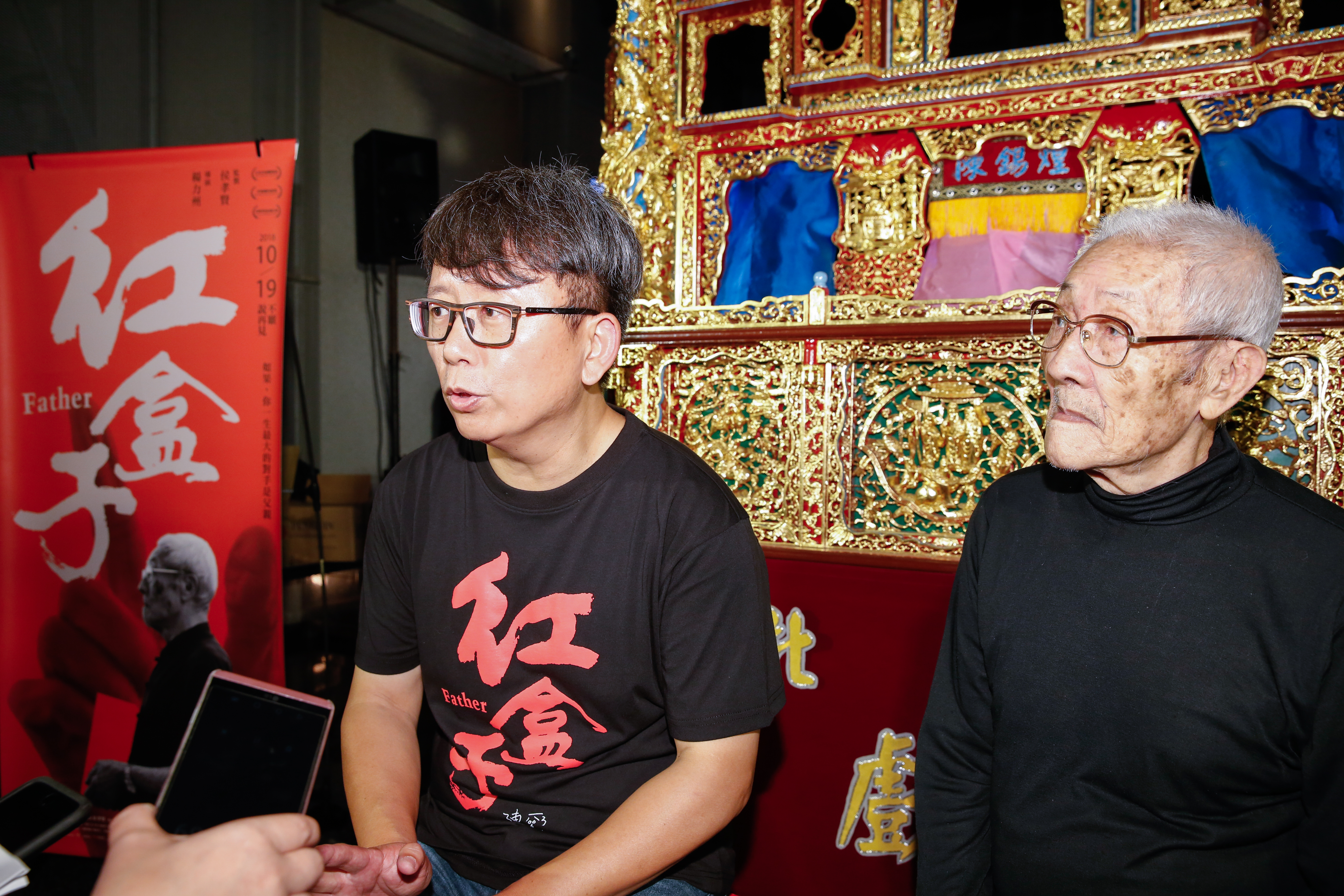 對於亦宛然劇團執行長李俊寬發聲明抗議，楊力州無奈表示家家有本難念的經，日後他會正式發聲明回應。