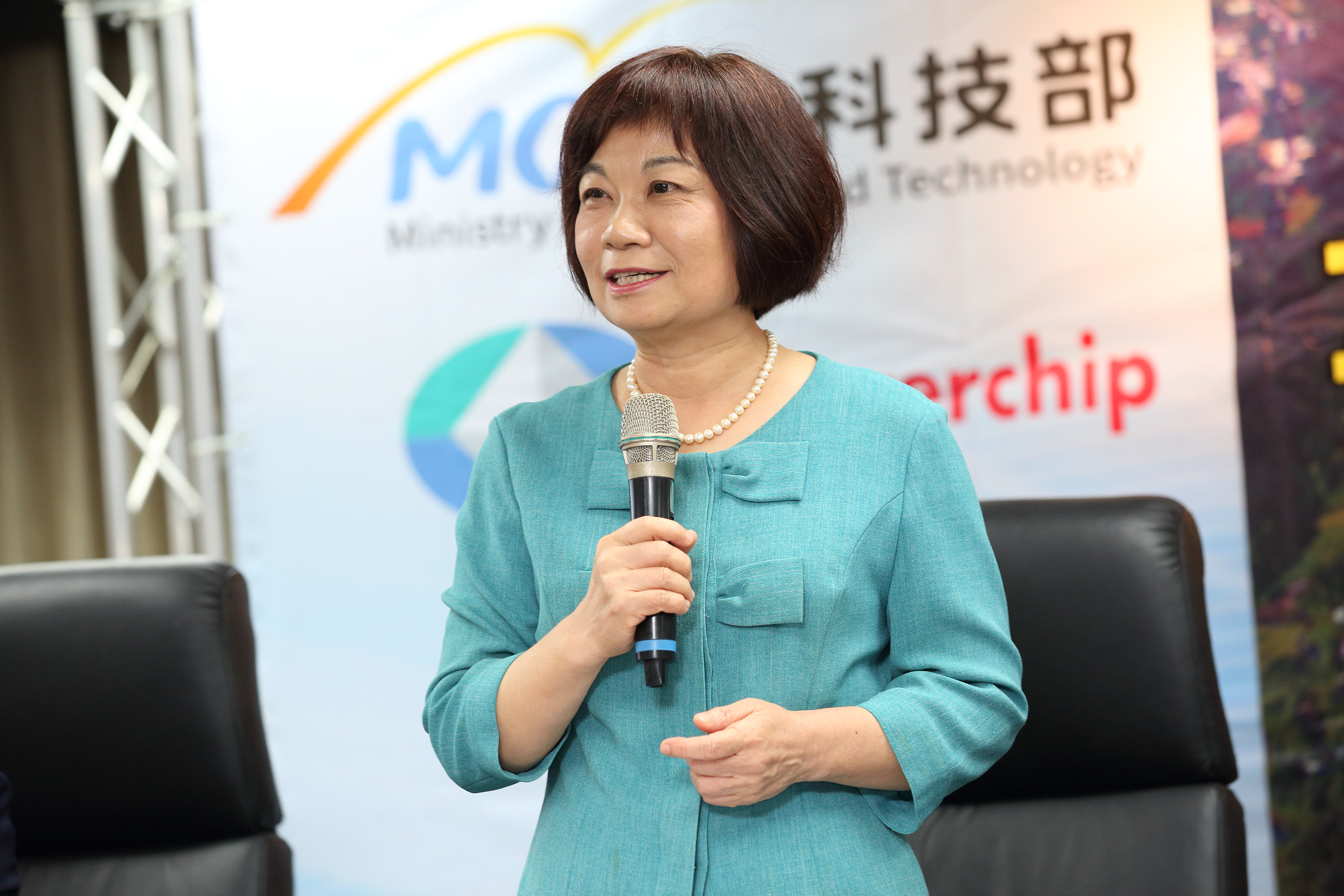 台灣在創新能力上評比雖高，但成立公司程序仍不友善遭評為弱勢，國發會主委陳美伶表示經濟部正著手改善。