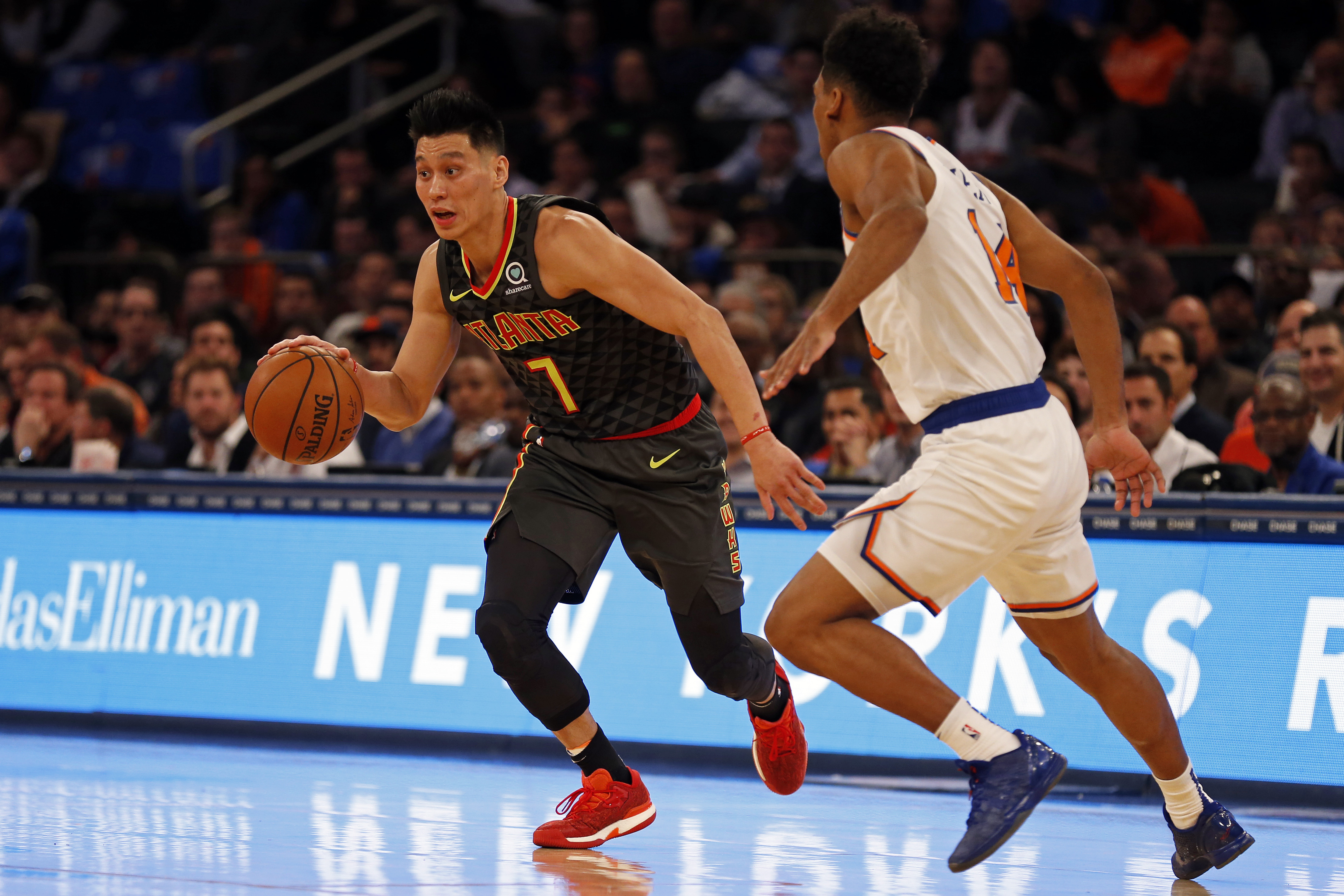 林書豪以板凳身分出賽，全場貢獻8分5籃板1助攻，終場老鷹以107比126慘敗給尼克。（東方IC）