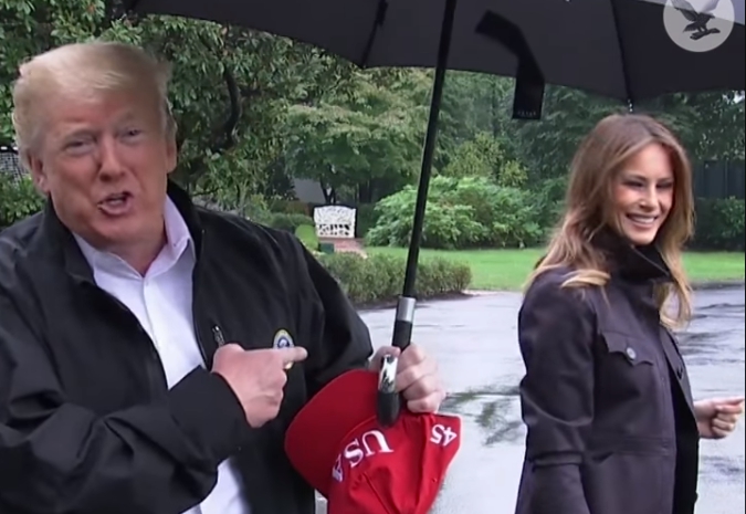 美國總統川普向媒體炫耀第一夫人梅蘭妮亞把工作做得很好。（翻攝自The Independent粉絲專頁）