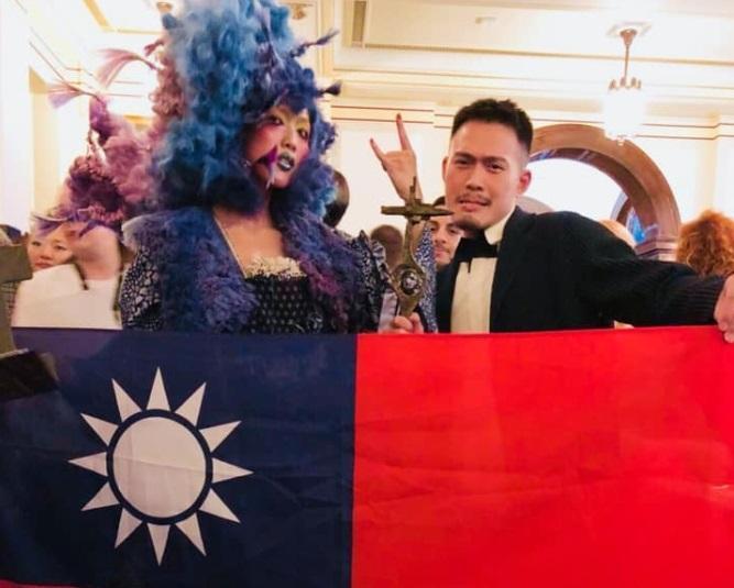 來自台灣的設計師唐威,勇奪倫敦美髮界奧斯卡「最佳前衛造型獎」冠軍。(翻攝自Flux Réel Hair Boutique臉書)