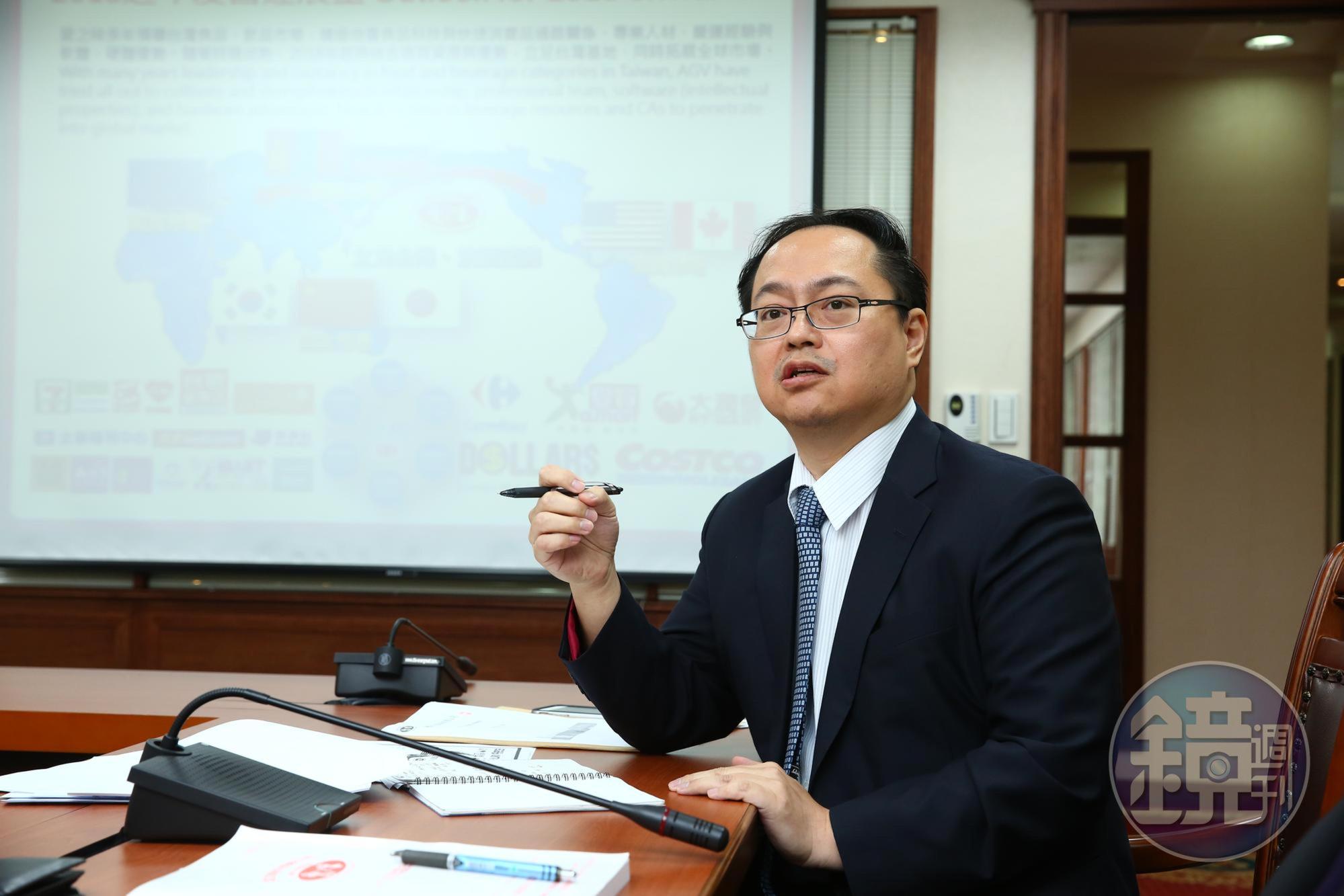 愛之味總經理陳志展在法說會上說明公司現況及未來規劃。