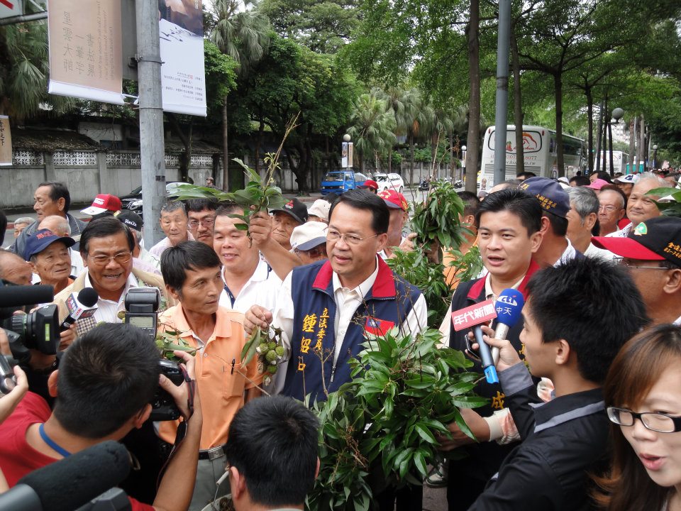 最高法院今將鍾紹和判刑7年6月有期徒刑，褫奪公權5年定讞。（翻攝自鍾紹和臉書）