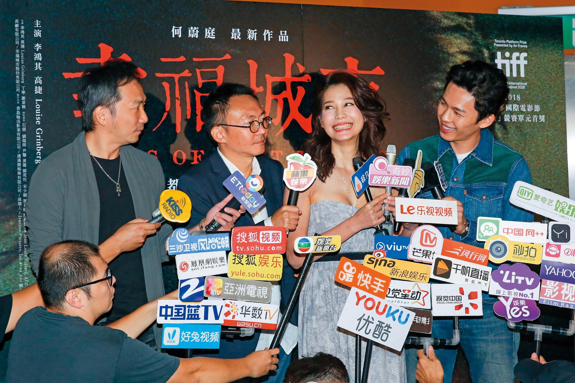 李鴻其（右）和丁寧（中）合作《幸福城市》雙雙入圍金馬獎男女配角項目。左為導演何蔚庭。