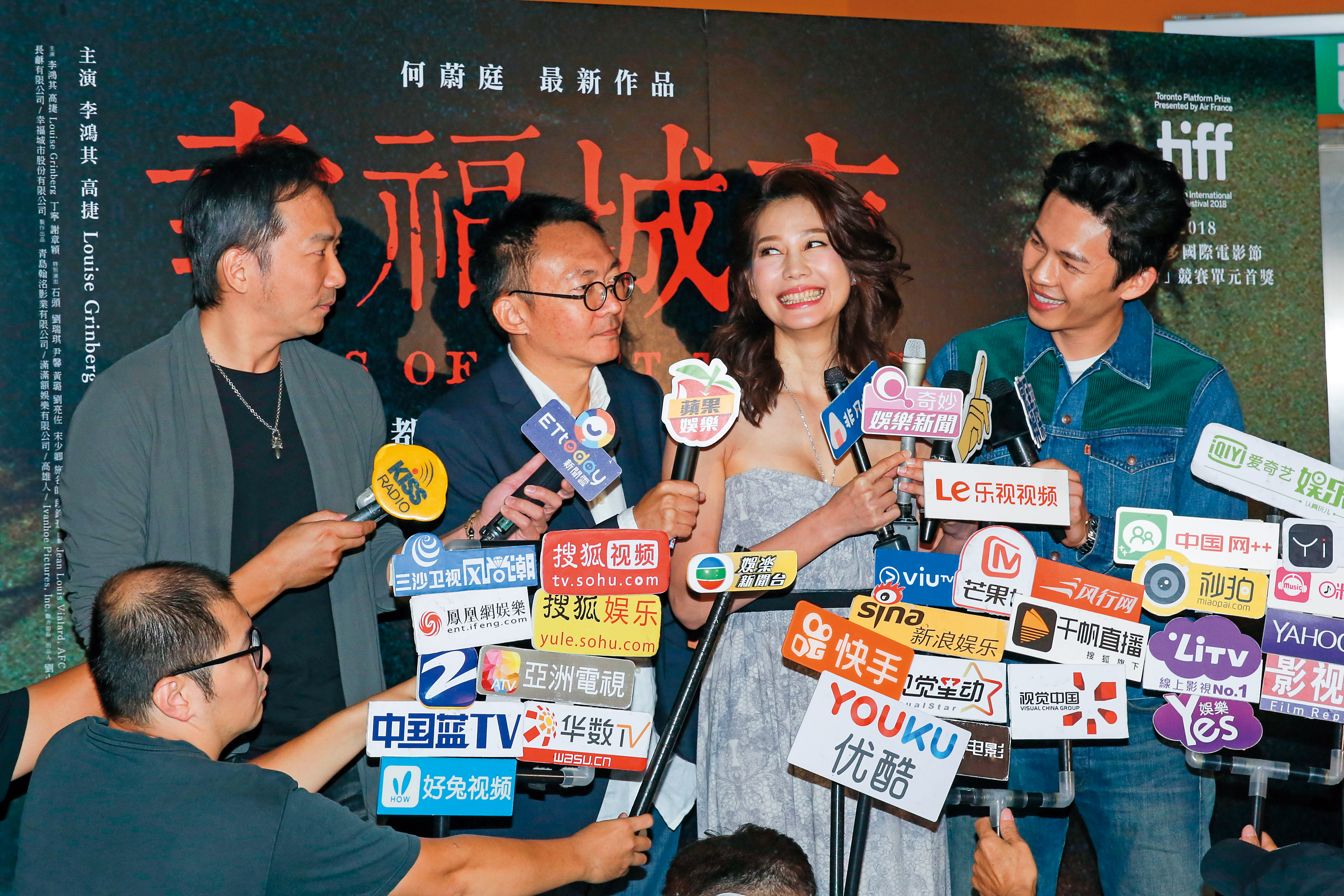 李鴻其(右)和丁寧(中)合作《幸福城市》雙雙入圍金馬獎男女配角項目。左為導演何蔚庭。
