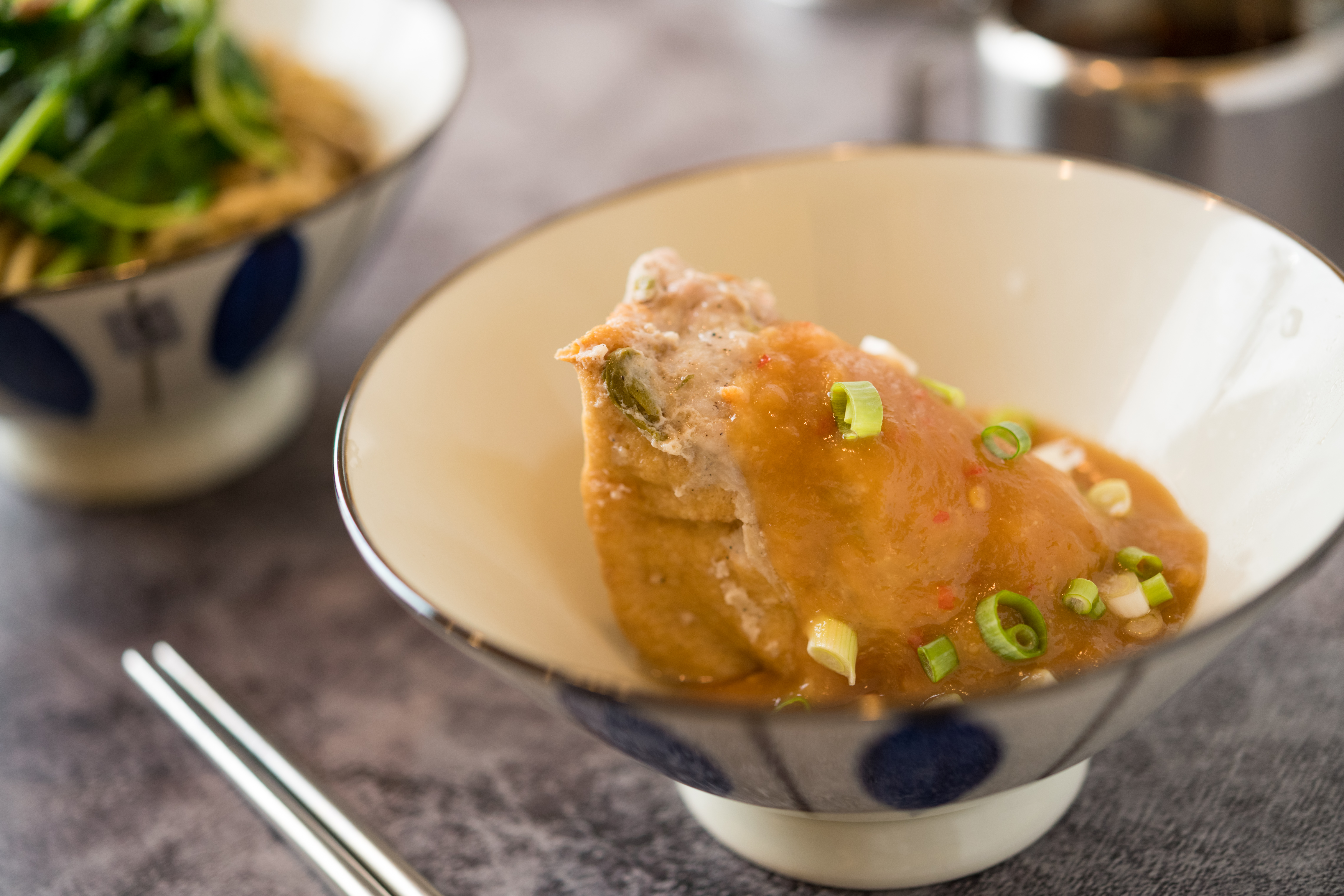 「豆腐肉」吃法可湯可乾，食量小的女生一顆就頗飽。（35元／顆）