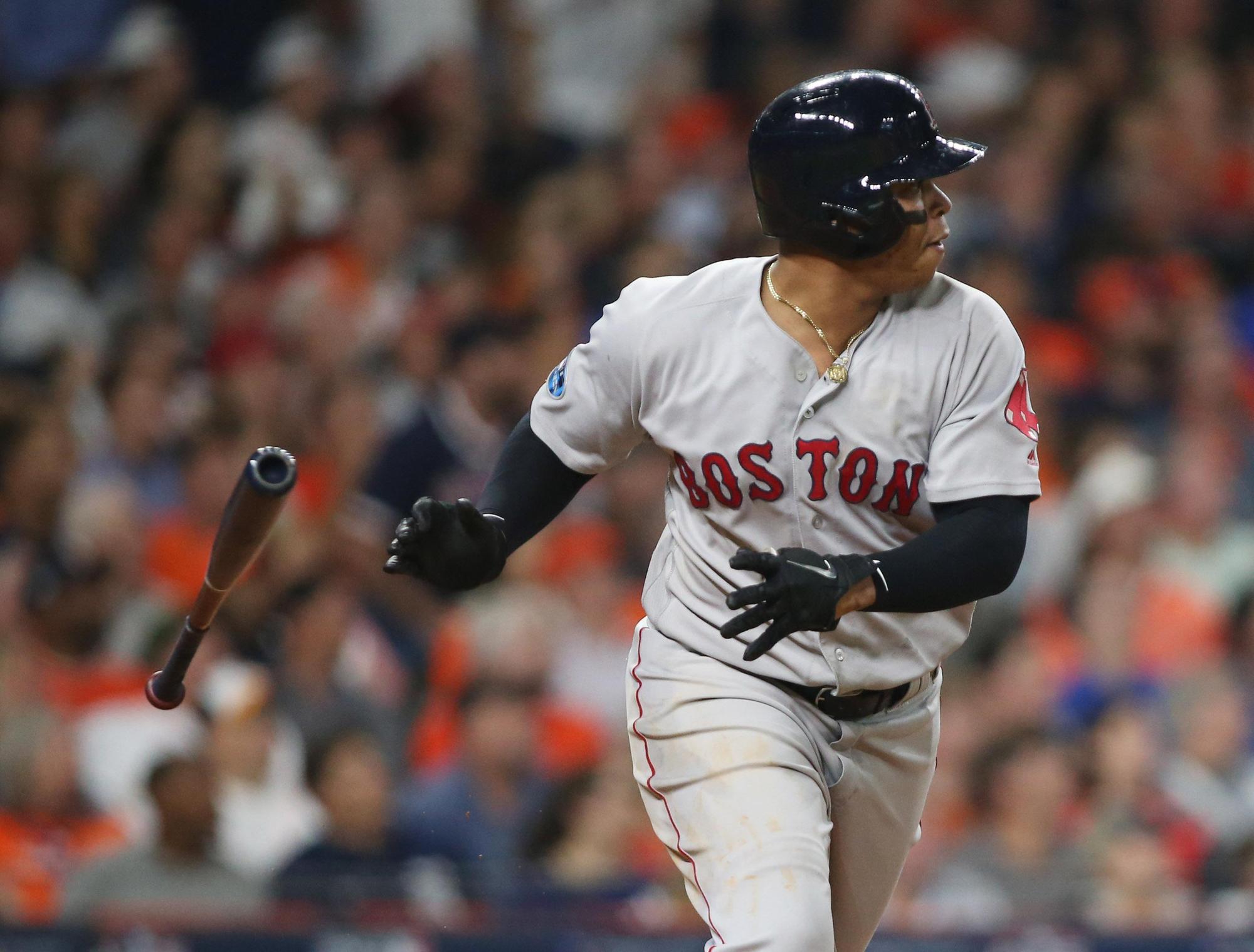 戴佛斯(Rafael Devers)轟出左中外野方向的3分砲,紅襪瞬間將領先擴大至4比0。(東方IC)