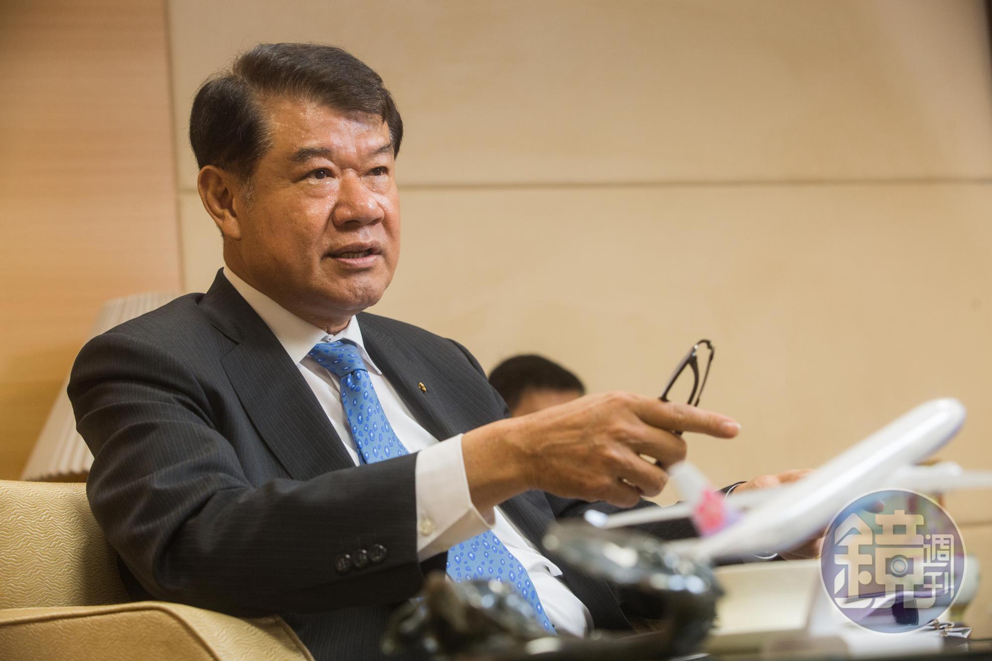 華航董事長何煖軒宣示進軍電商、推出自有品牌，除了販售日本和牛、黑毛豬、紐西蘭蜂膠外，12月將推限量版華航飛行夾克。