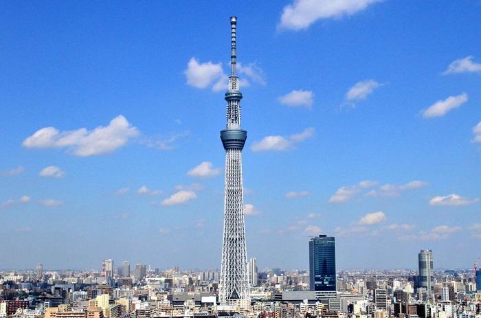 東京晴空塔被查出使用了檢測資料遭竄改的防震器材。(圖片來源:Naverまとめ)