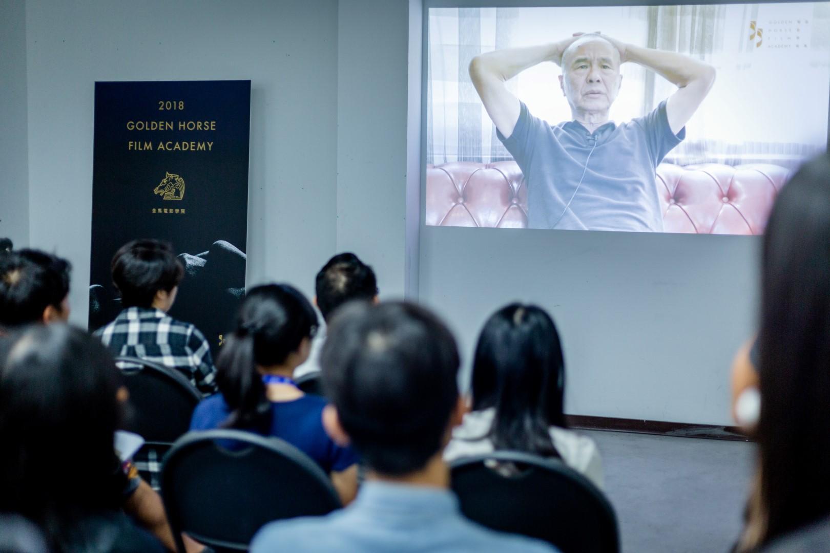 院長侯孝賢不在台灣，也拍片與學員分享自己的執導心得。（金馬執委會提供）