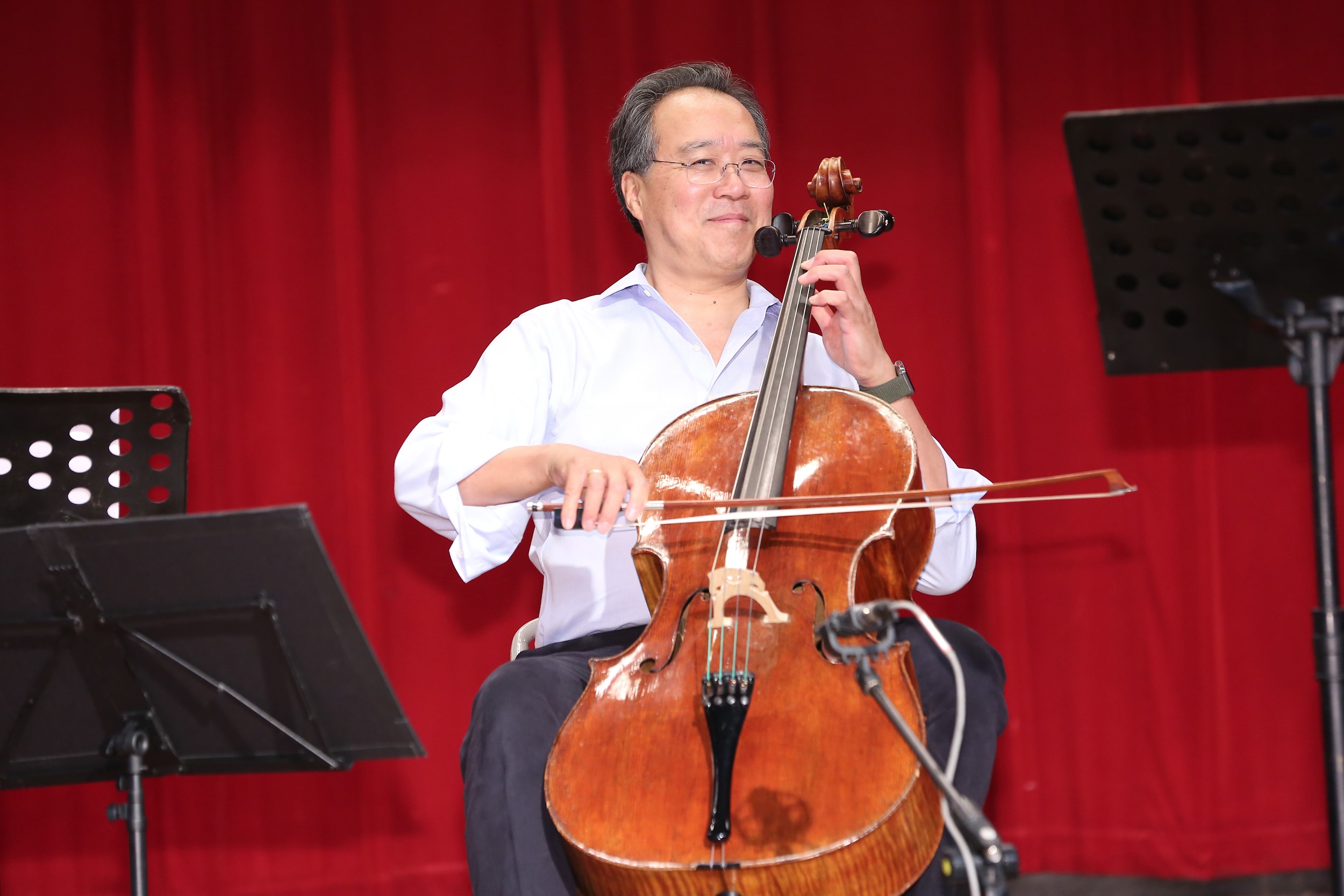 國際知名大提琴家馬友友今（20日）午抵台，明日將率六度訪台的「絲路合奏團」在國家音樂廳舉行演奏會。