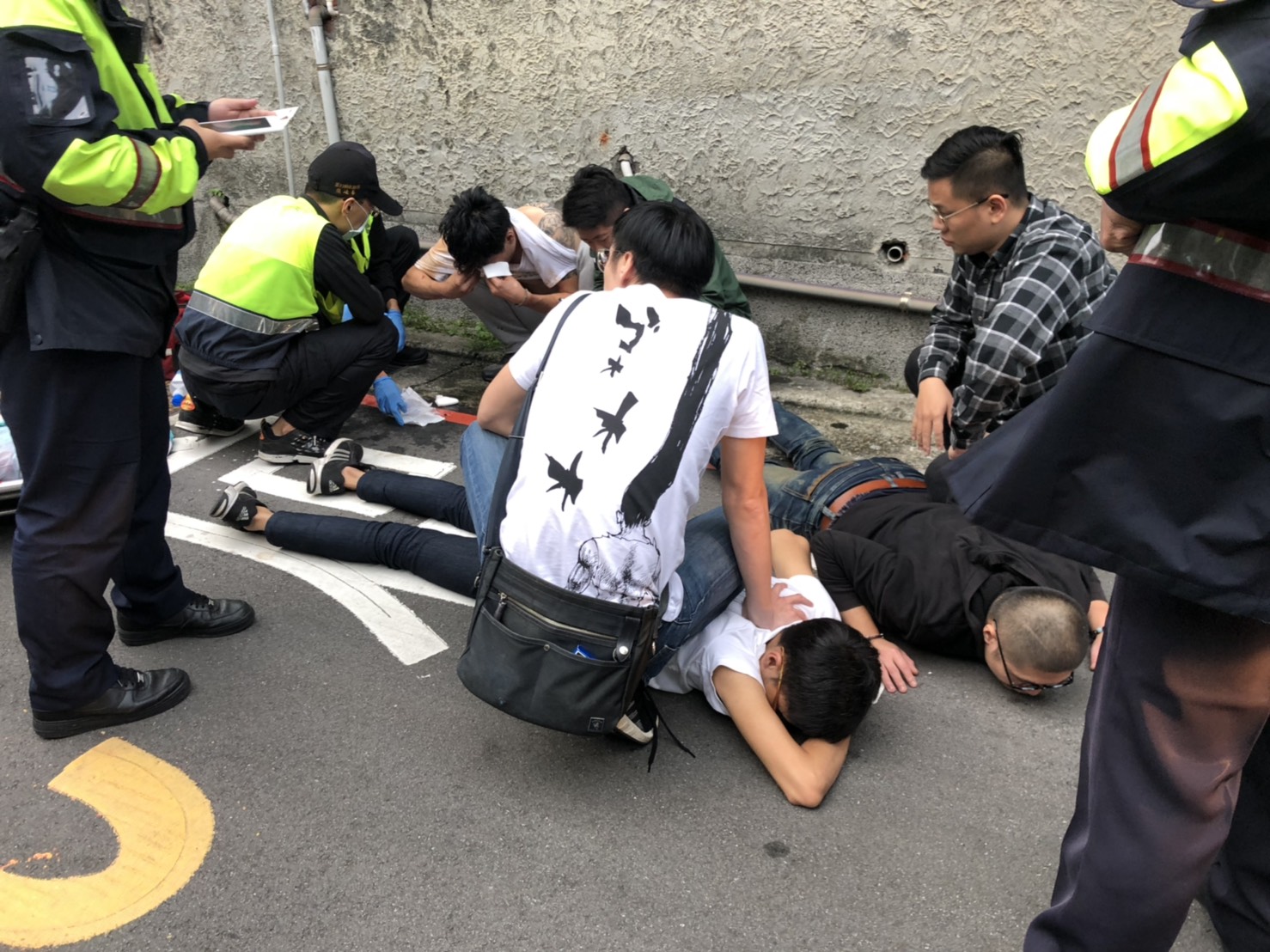 警方逮捕嫌犯。（翻攝畫面）