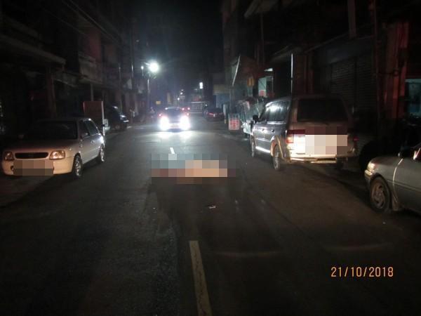 王男疑酒後醉倒路上被撞身亡。（警方提供）