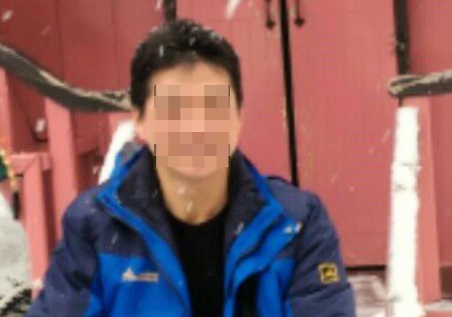 在台東經營餐廳的黃姓男子（圖），今天（21日）就在翻覆的普悠瑪第六節車廂，他說列車過瑞芳時就曾兩度緊急煞車。