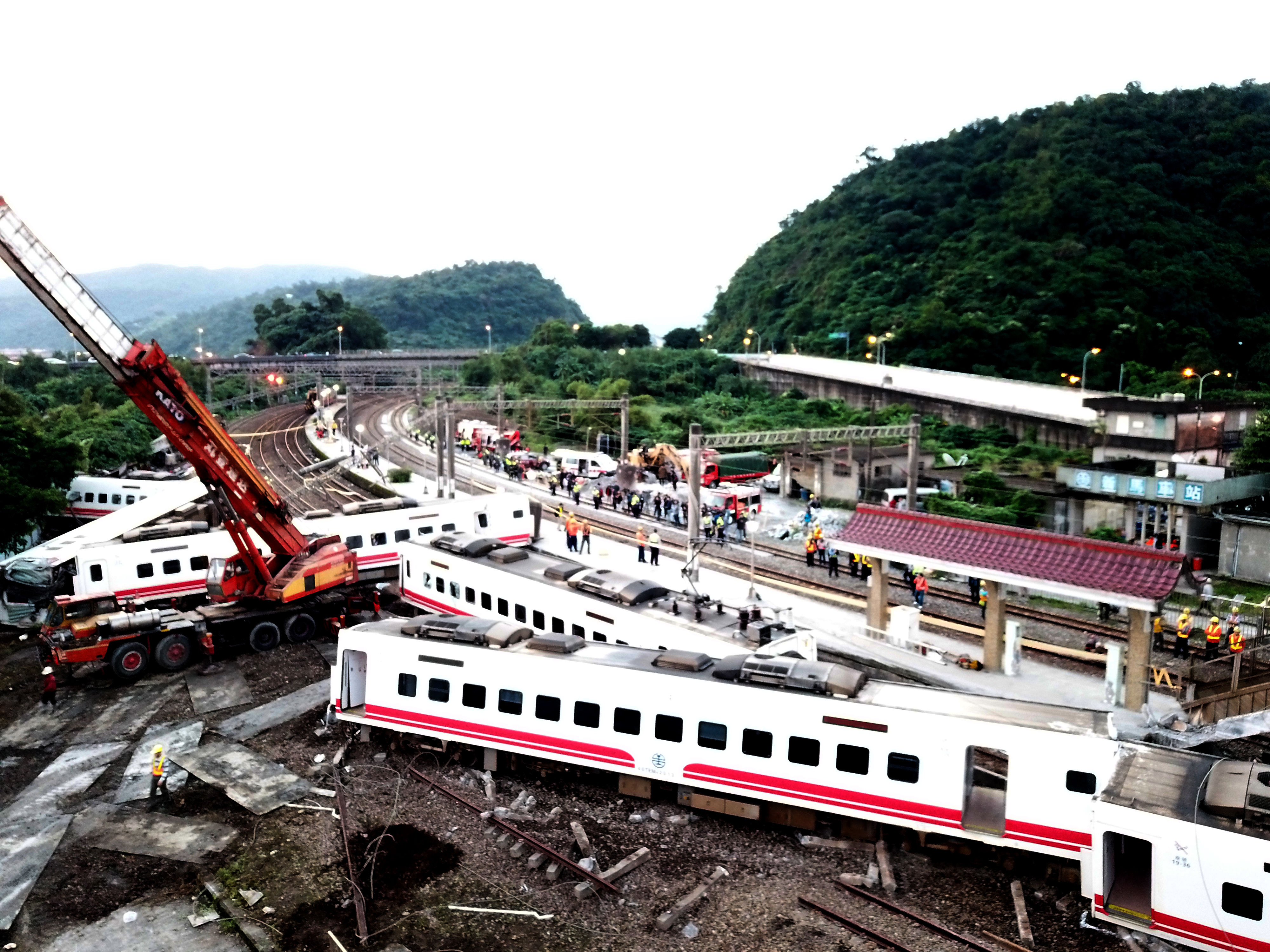 普悠瑪列車在昨（21日）傍晚翻覆，造成205人死傷。