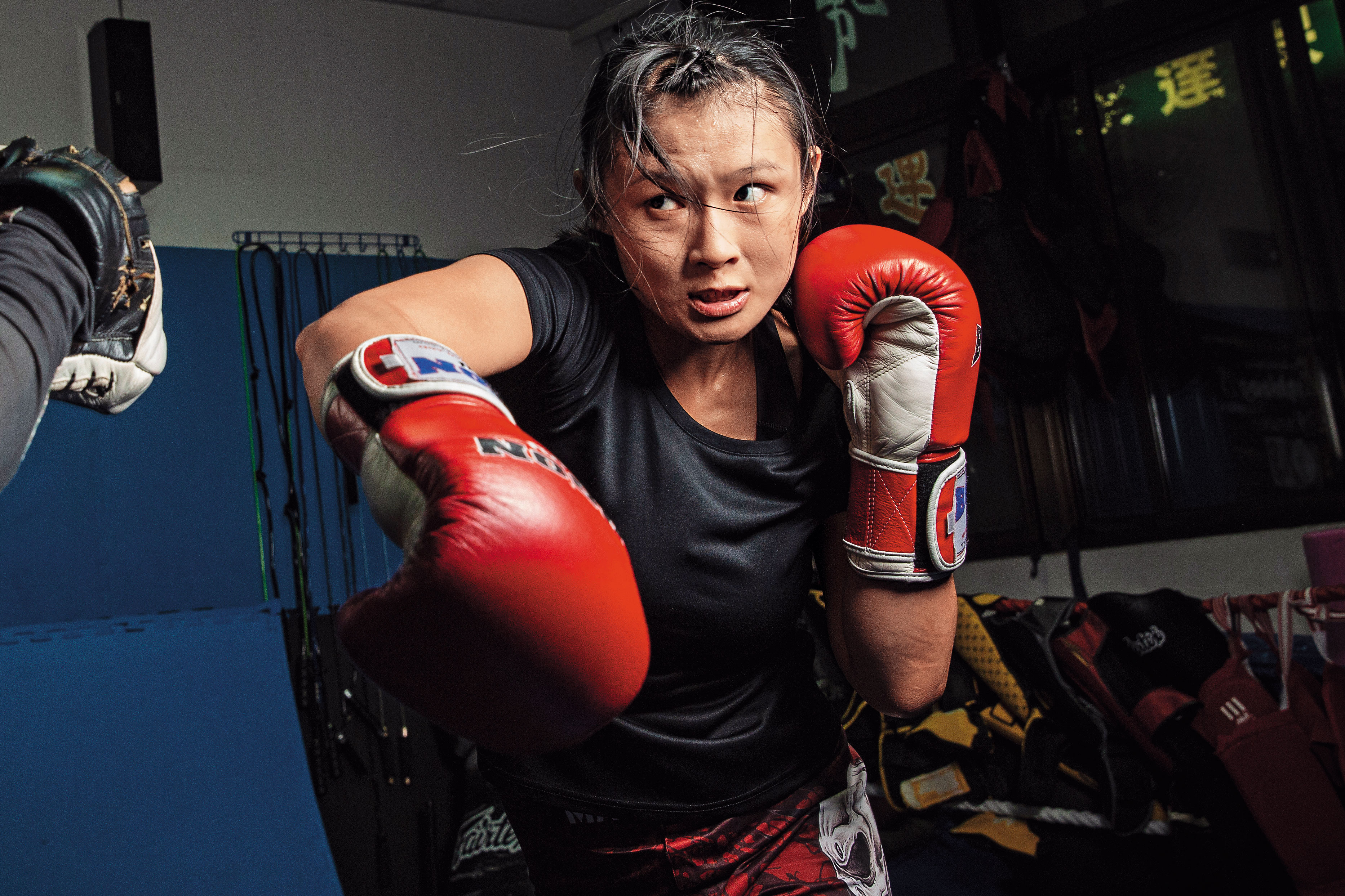 吳巧貞29歲才接觸綜合格鬥，因積極接受高強度的密集訓練，快速站上職業賽擂台。