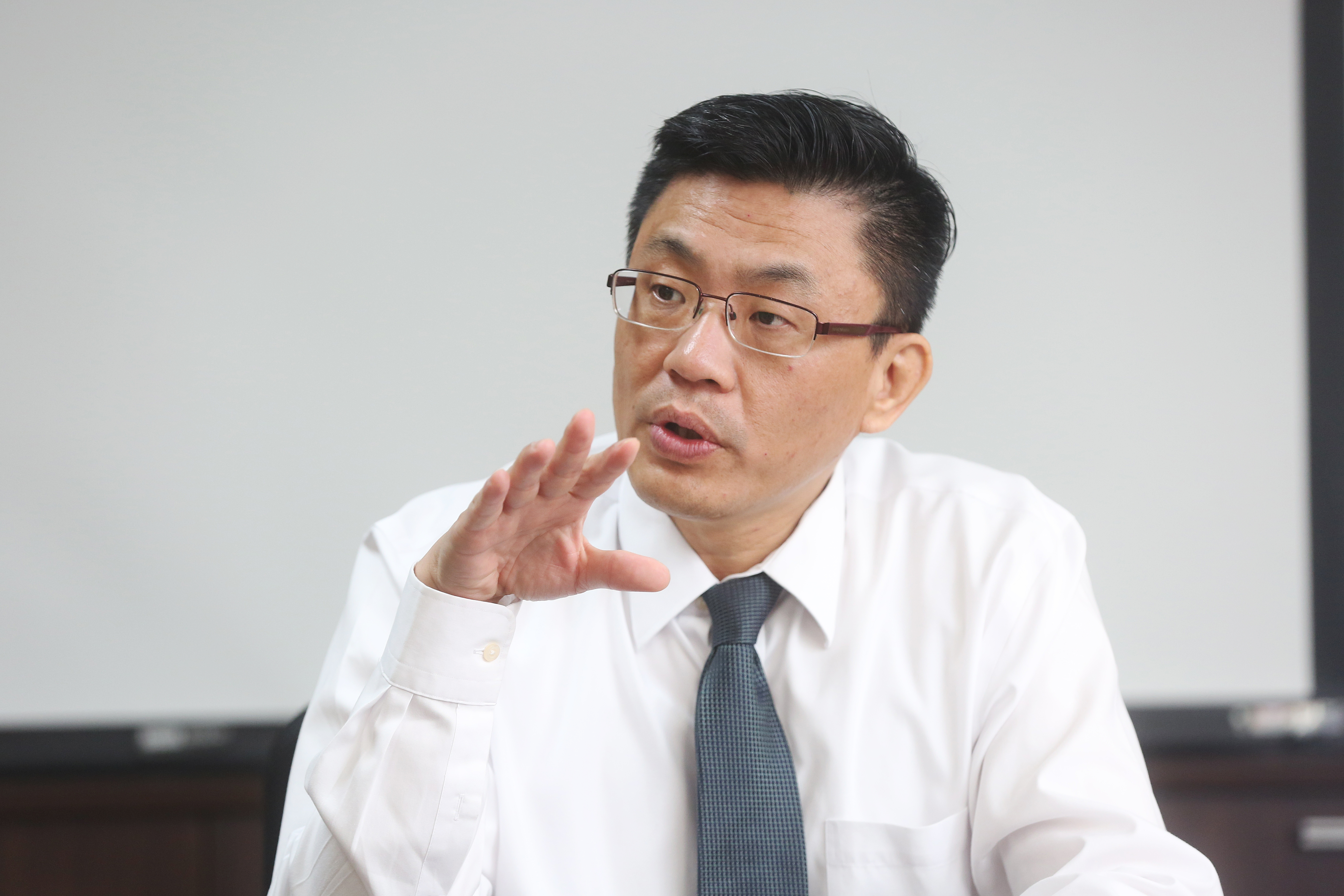 統一投顧董事長黎方國指出，如今的操作很簡單，就是多看少做，尊重趨勢，更不要隨意進場搶反彈。 