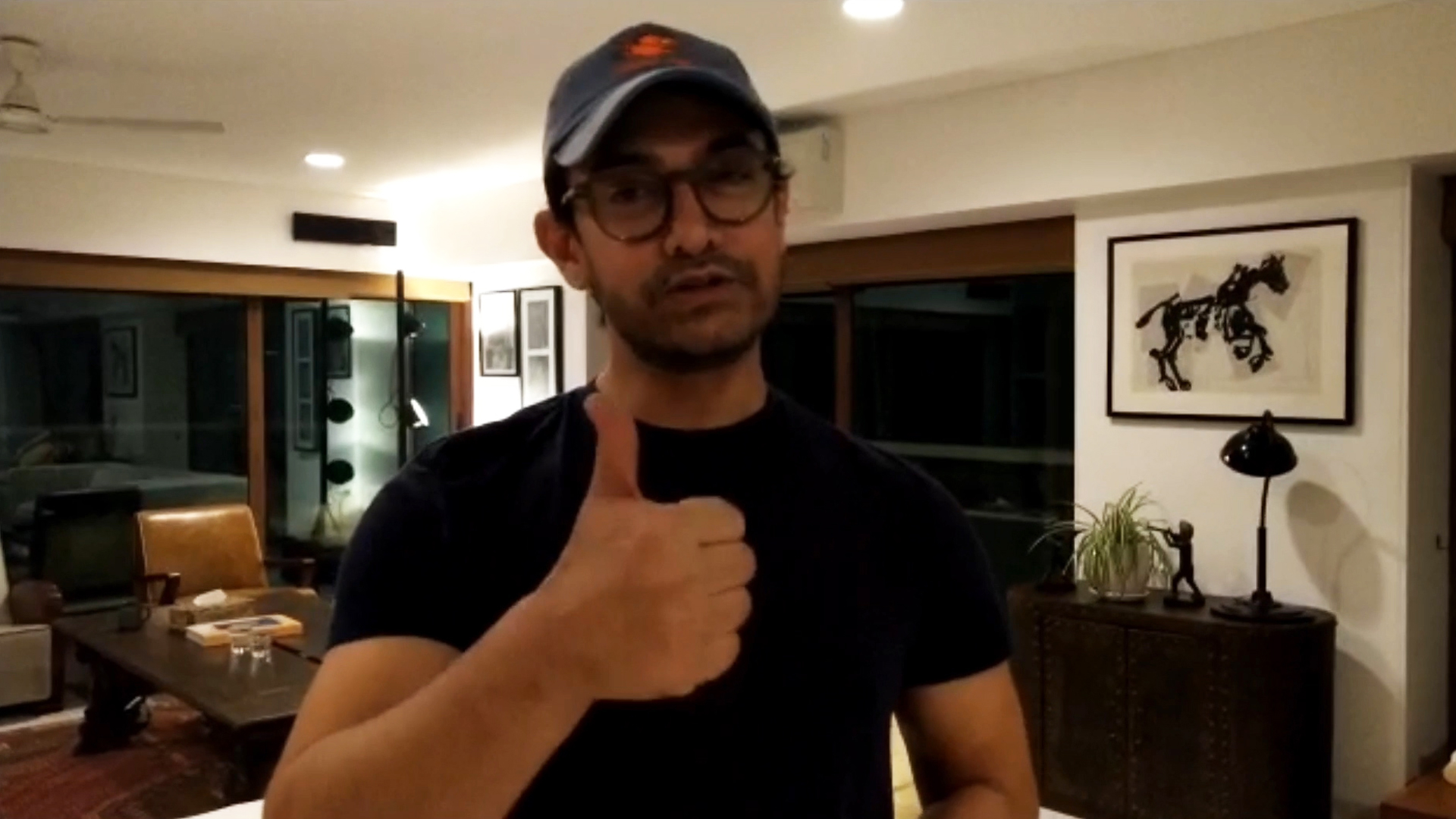 阿米爾罕本身拍過多次教育主題，如《三個傻瓜》、《心中的小星星》等電影，他在《我的嗝嗝老師》上映時就買票捧場。（捷傑電影提供）