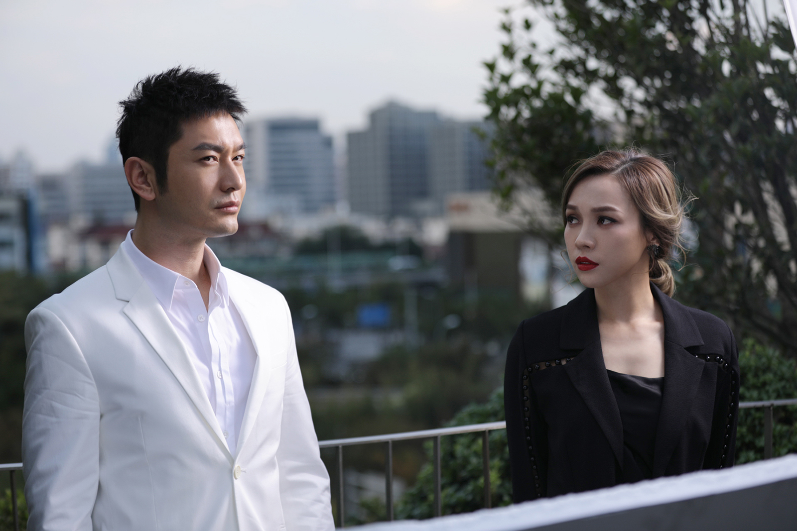 林采欣在第三波主打歌MV終於如願入鏡拍攝,還找來黃曉明驚喜跨刀露臉。(永興行工作室提供)