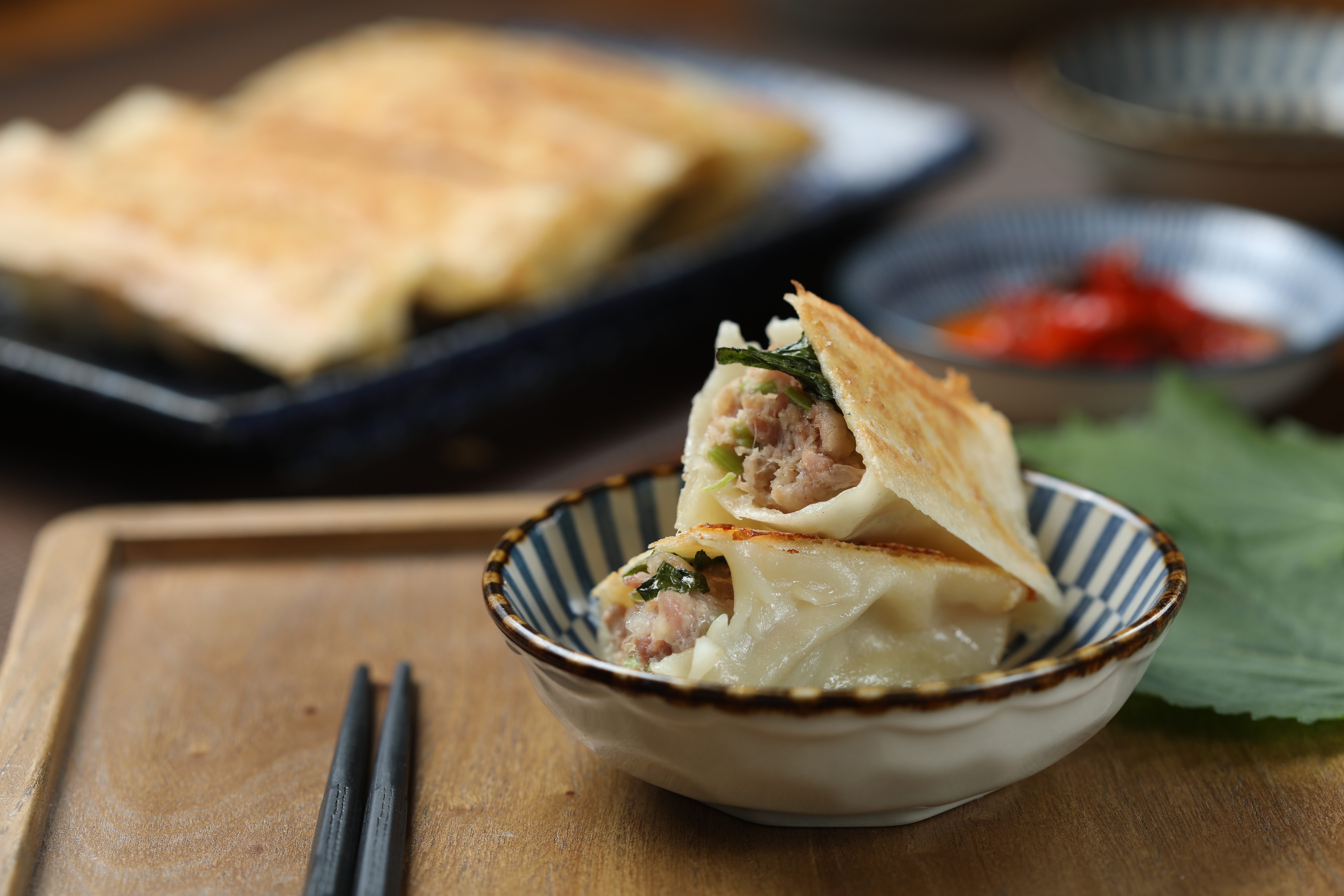 清香不膩的「紫蘇葉煎餃」，是「餃子樂」的招牌料理。