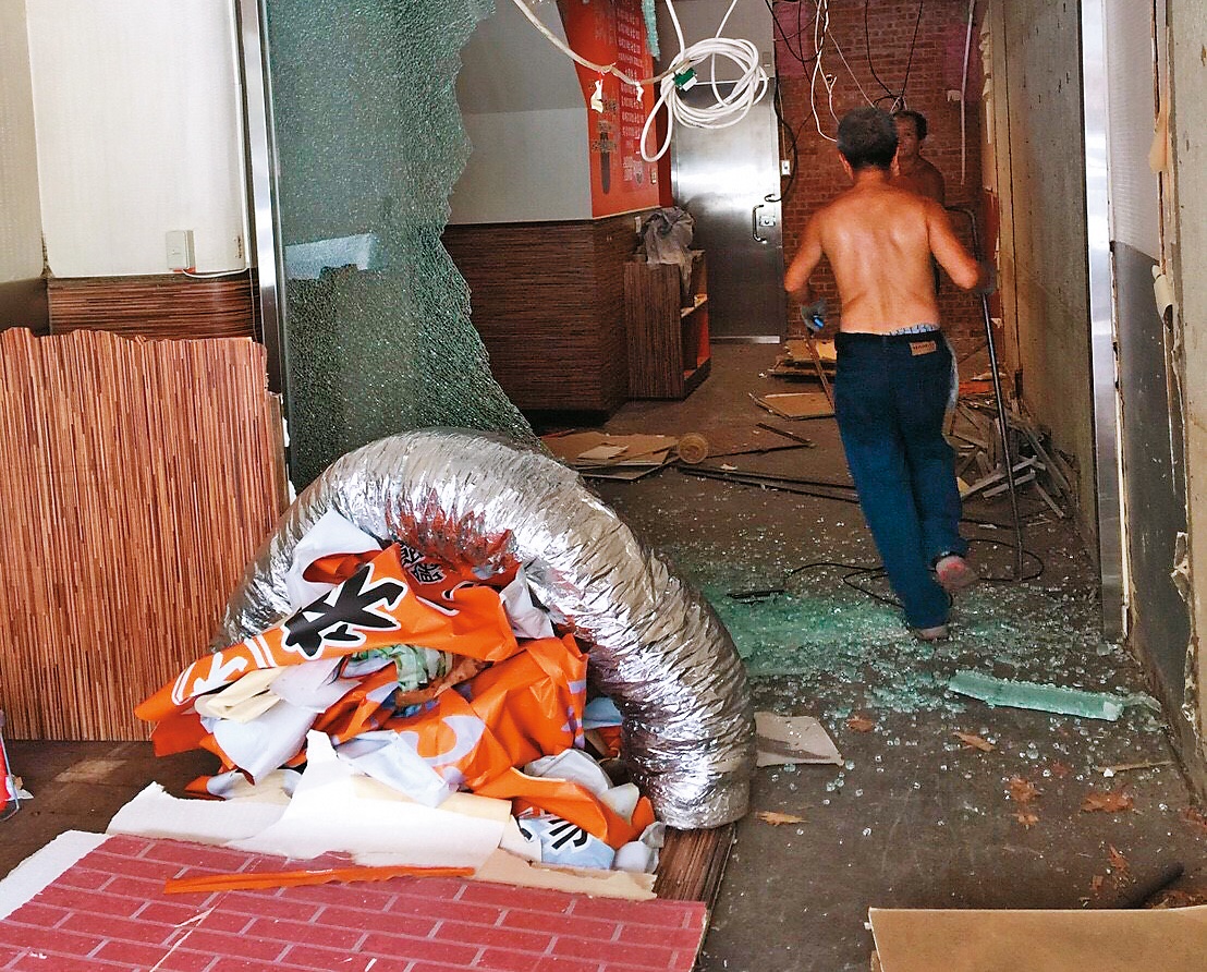 小捷指控，裝潢過程左孝虎仍不斷追加施工項目。圖為施工照。（小捷提供）