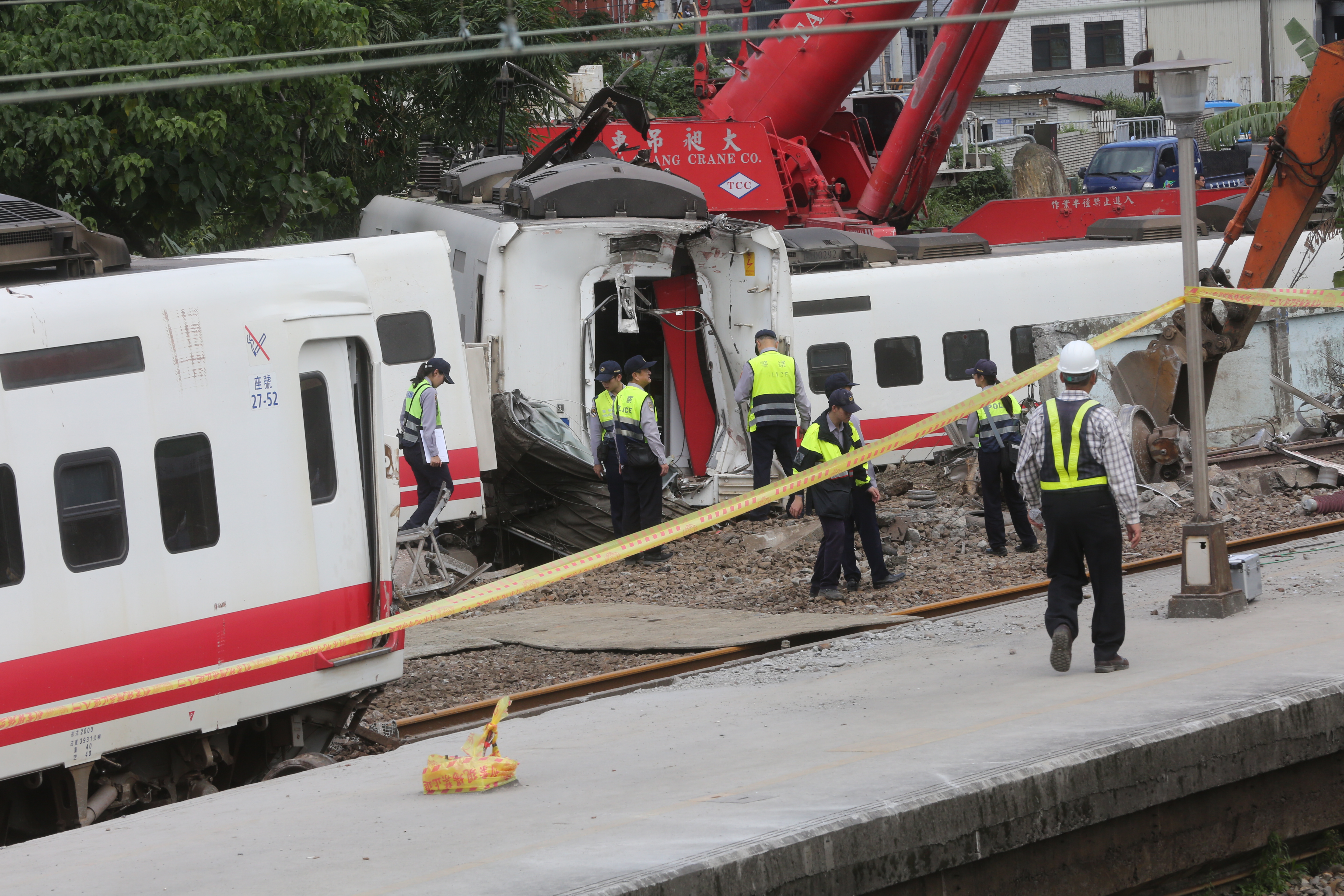 認定駕駛尤振仲涉犯業務過失致死罪嫌重大，以有逃亡及串證之虞，在晚間近11點向宜蘭地院聲請羈押禁見。