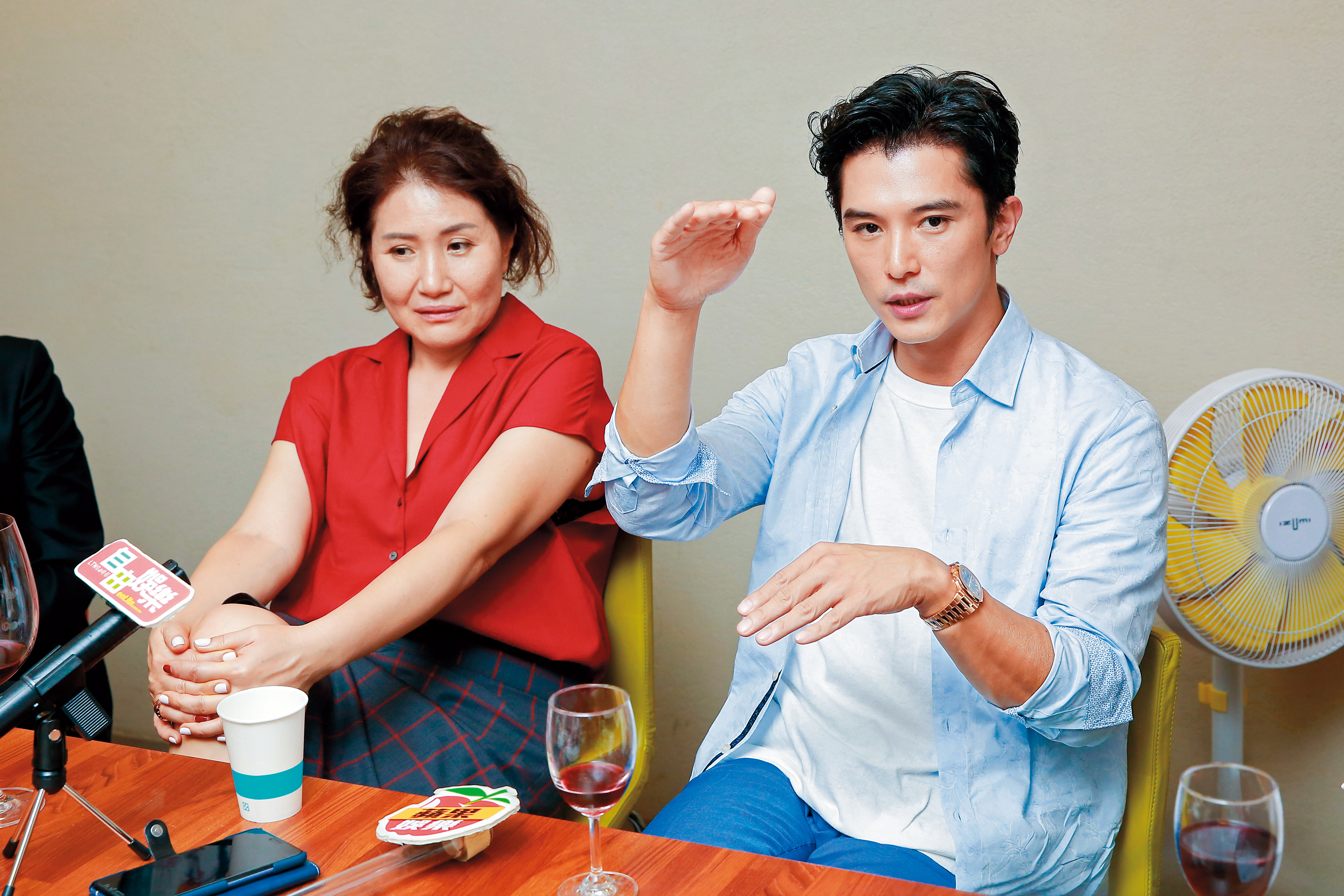 徐譽庭(左)首次執導成績驚人,連邱澤(右)的演技也大突破。