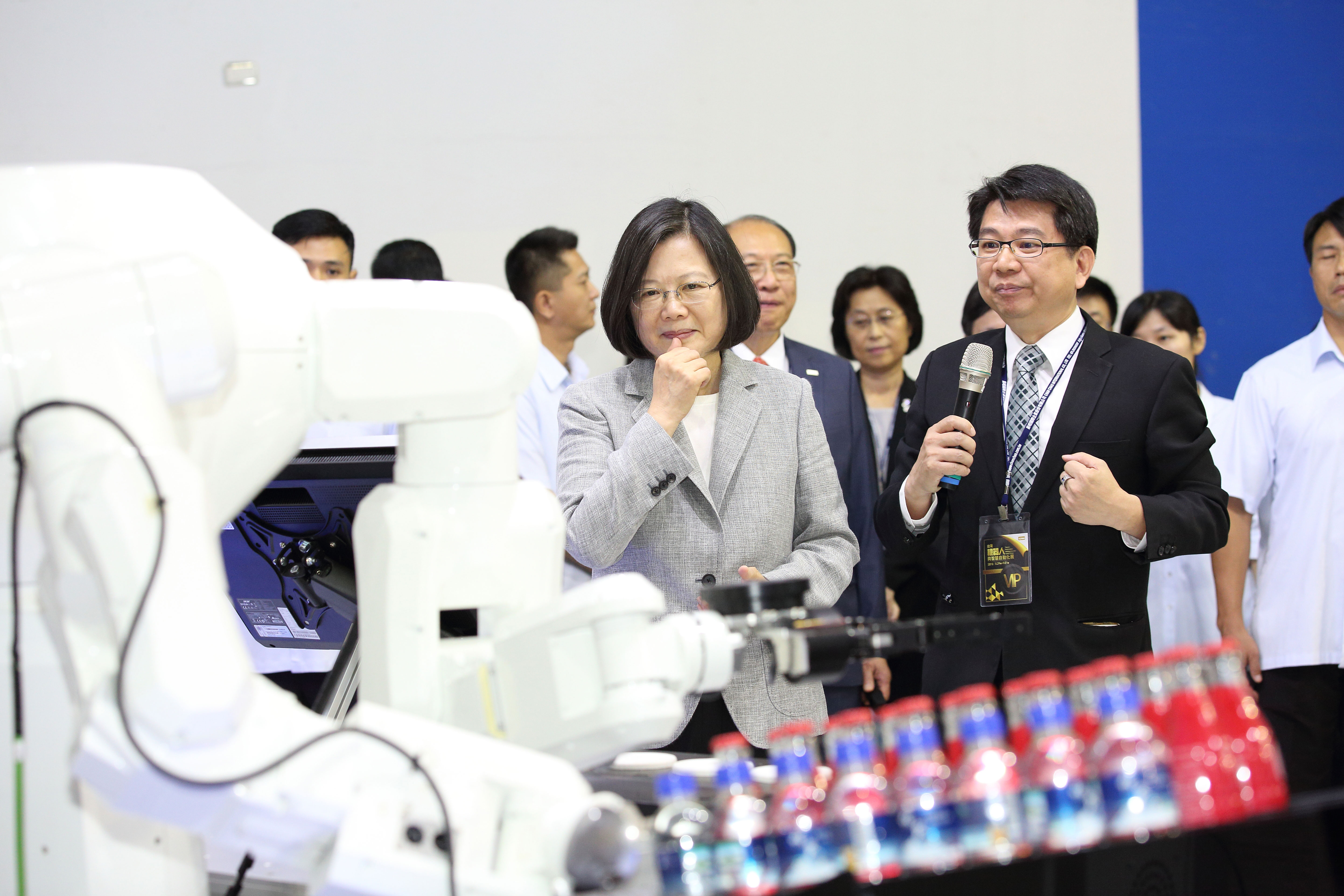 台灣被瑞士世界經濟論壇評為超級創新國，全球競爭力總成績名列第13。