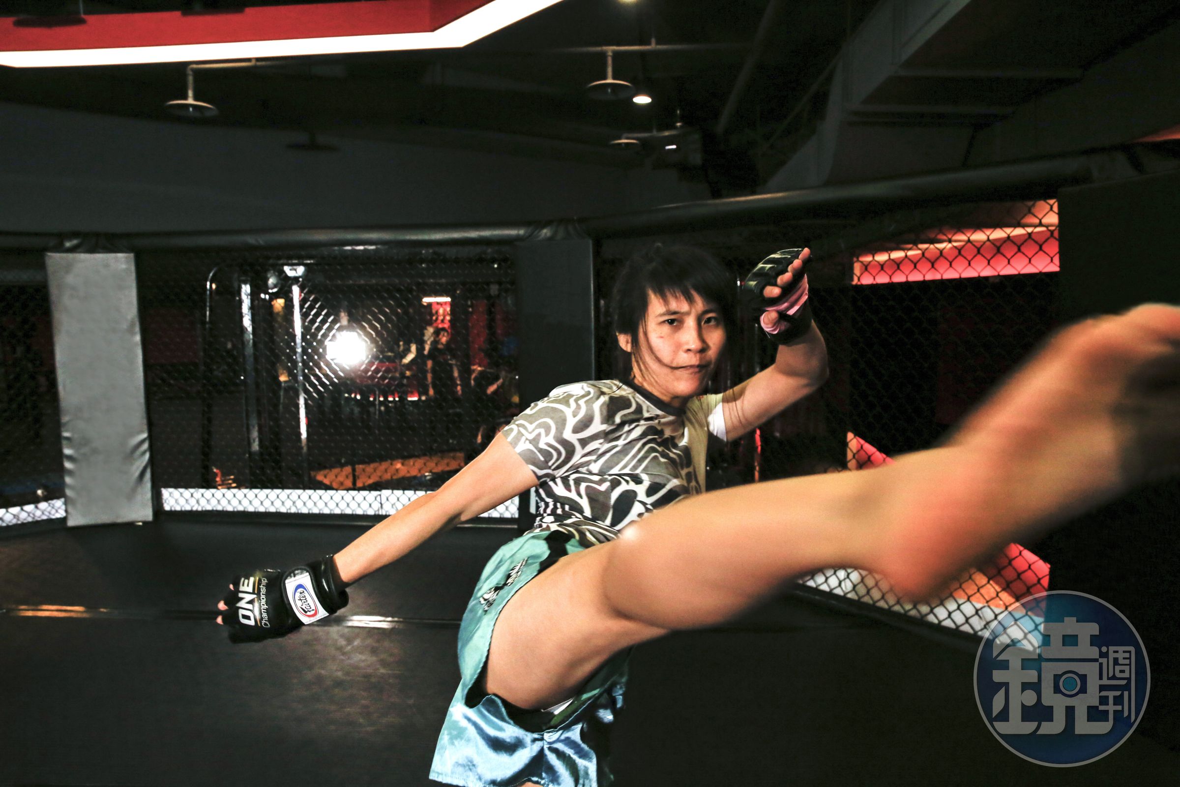 綜合格鬥選手黃偵玲原本專練柔道，但為了精進出拳技巧及腳步速度，近期移師到泰國訓練。
