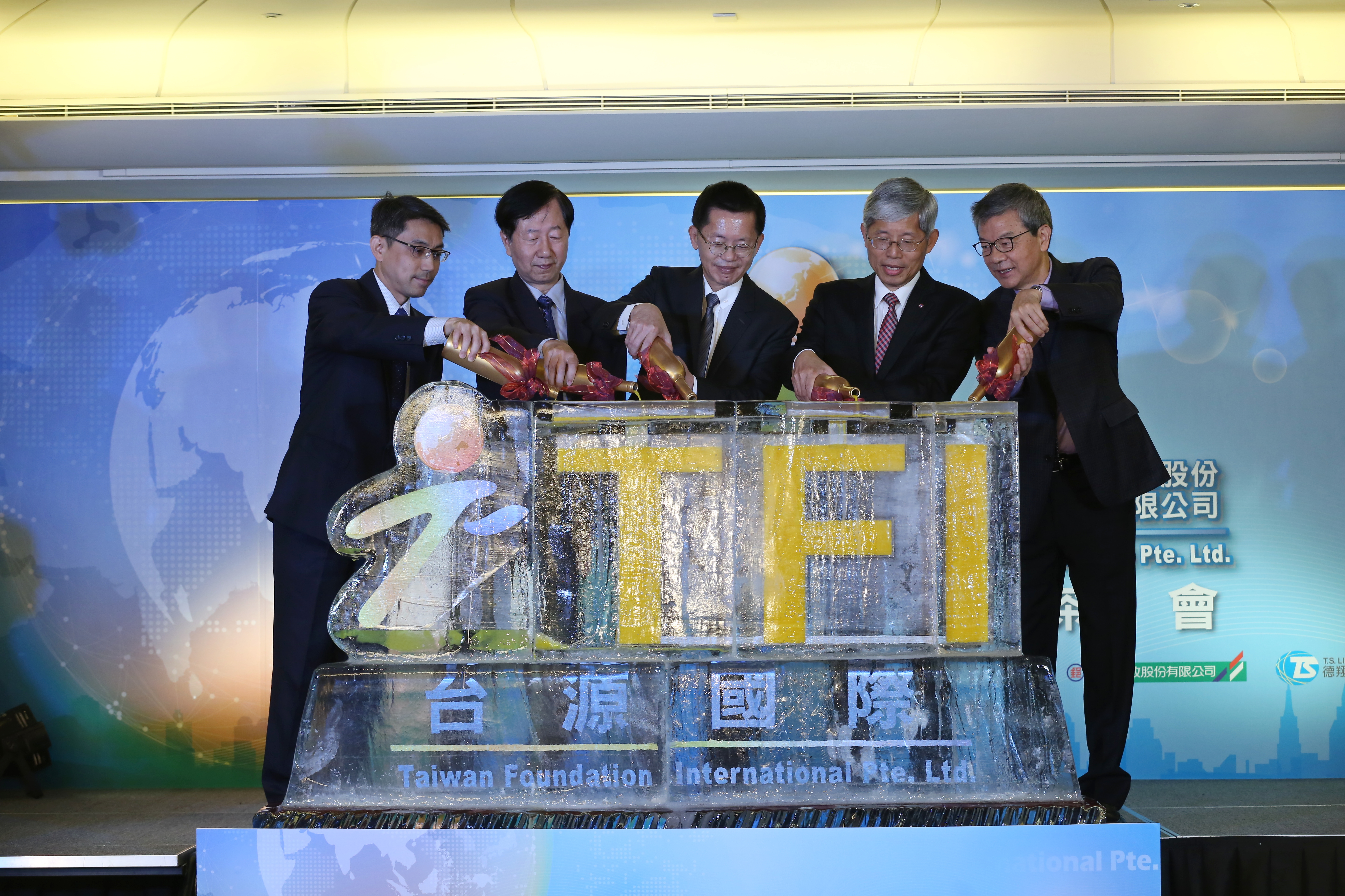台灣港務公司上午舉辦「台源國際控股股份有限公司」開幕茶會，不少業界大咖都現身。