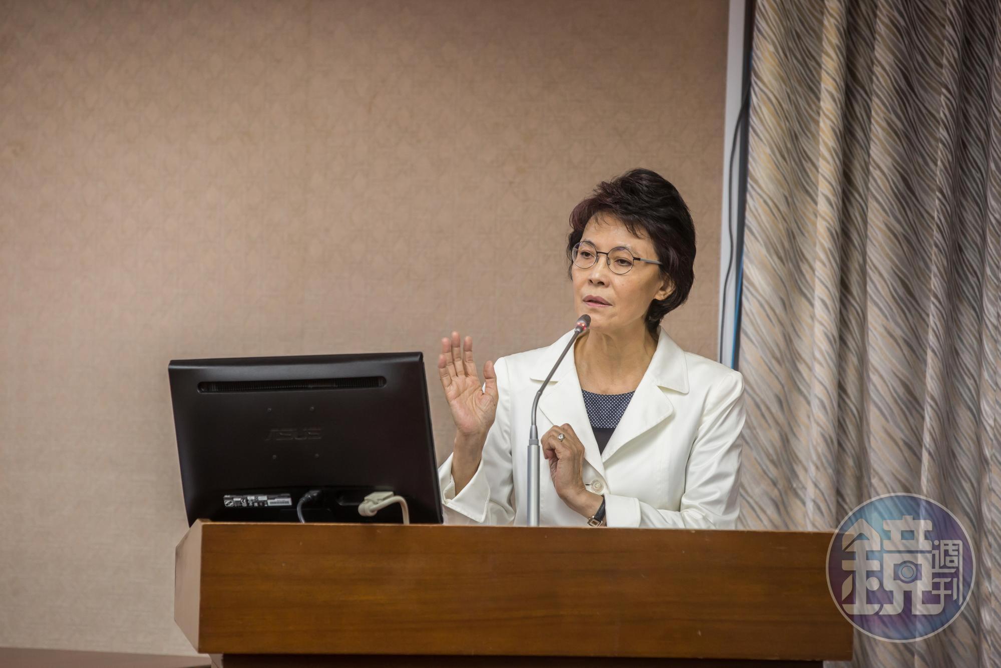 由前立法院長王金平與國民黨立委黃昭順、馬文君、民進黨立委林岱樺聯名提案的「宗教基本法草案」，黃宣布更改議程，確定明天不審了。 
