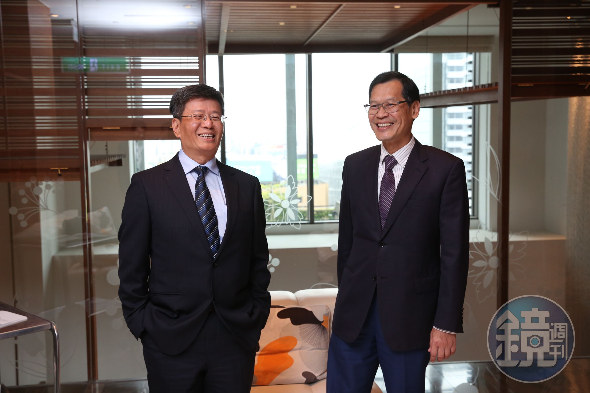 藍天電腦暨宏匯集團董事長許崑泰、宏匯集團總裁黃坤泰共同出席記者會。