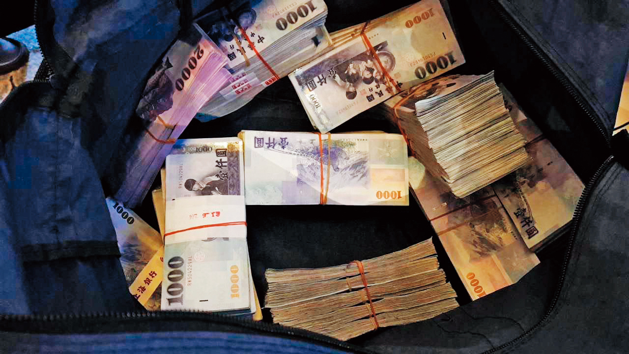 刑事局上月偵破地下匯兌集團,其經手金額至少二十億元。