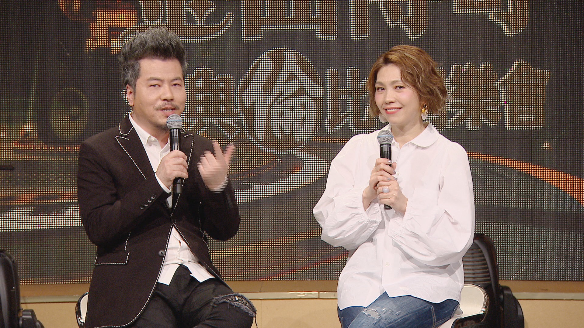 「新加坡天后」陳潔儀上年代Much《金曲傳奇-無與倫比同樂會》宣傳新專輯。（年代Much提供）