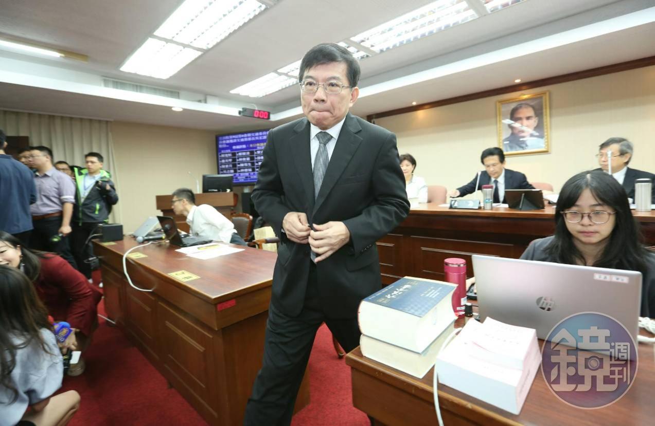 交通部次長王國材今早到立法院交通委員會報告並備詢。