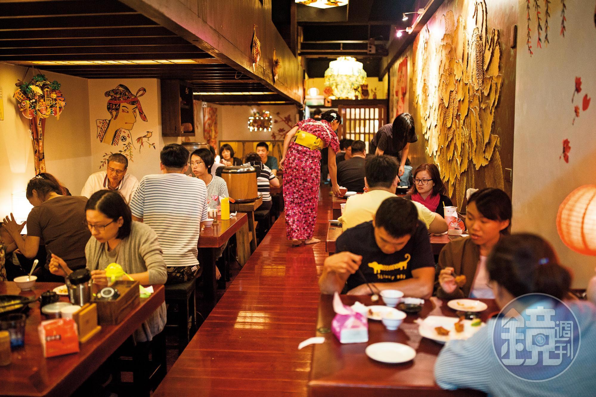 陳明琴9年前以夫之名開設姐妹店「小林英夫」,走更平價的台式日本料理風,交由女兒高嵐芸(中)擔任店長。