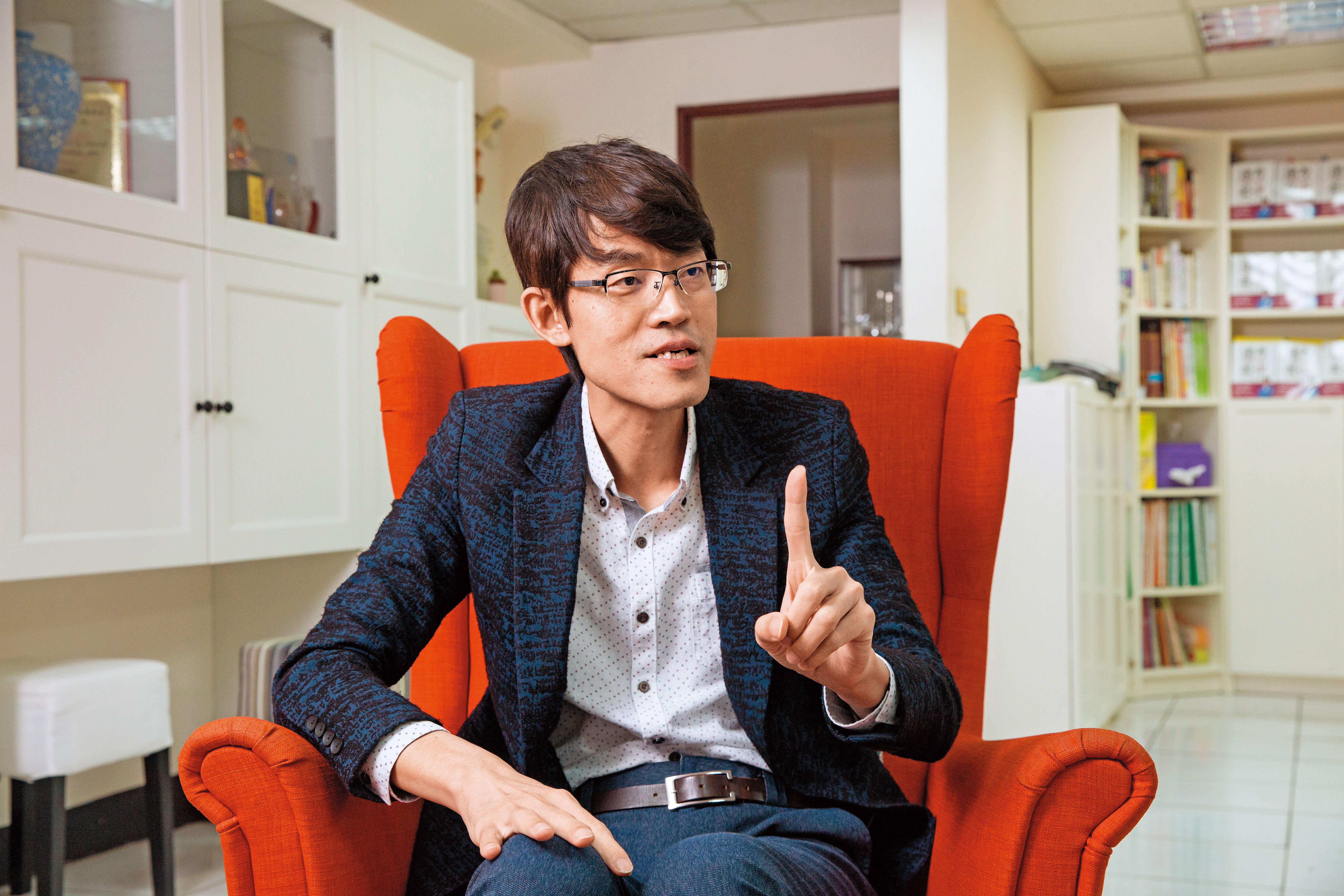 包租公律師蔡志雄表示，自住可以不用等低點，只要有能力負擔，沒有繳不起貸款的壓力，就可以行動。