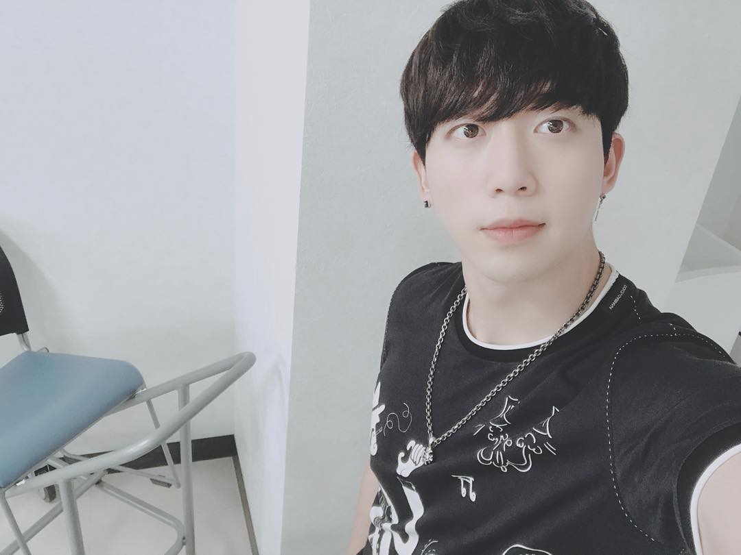 U-Kiss成員Hoon表示，韓國木浦小學發被毆到昏迷送醫的學生是他親戚。（翻攝自Hoon IG）