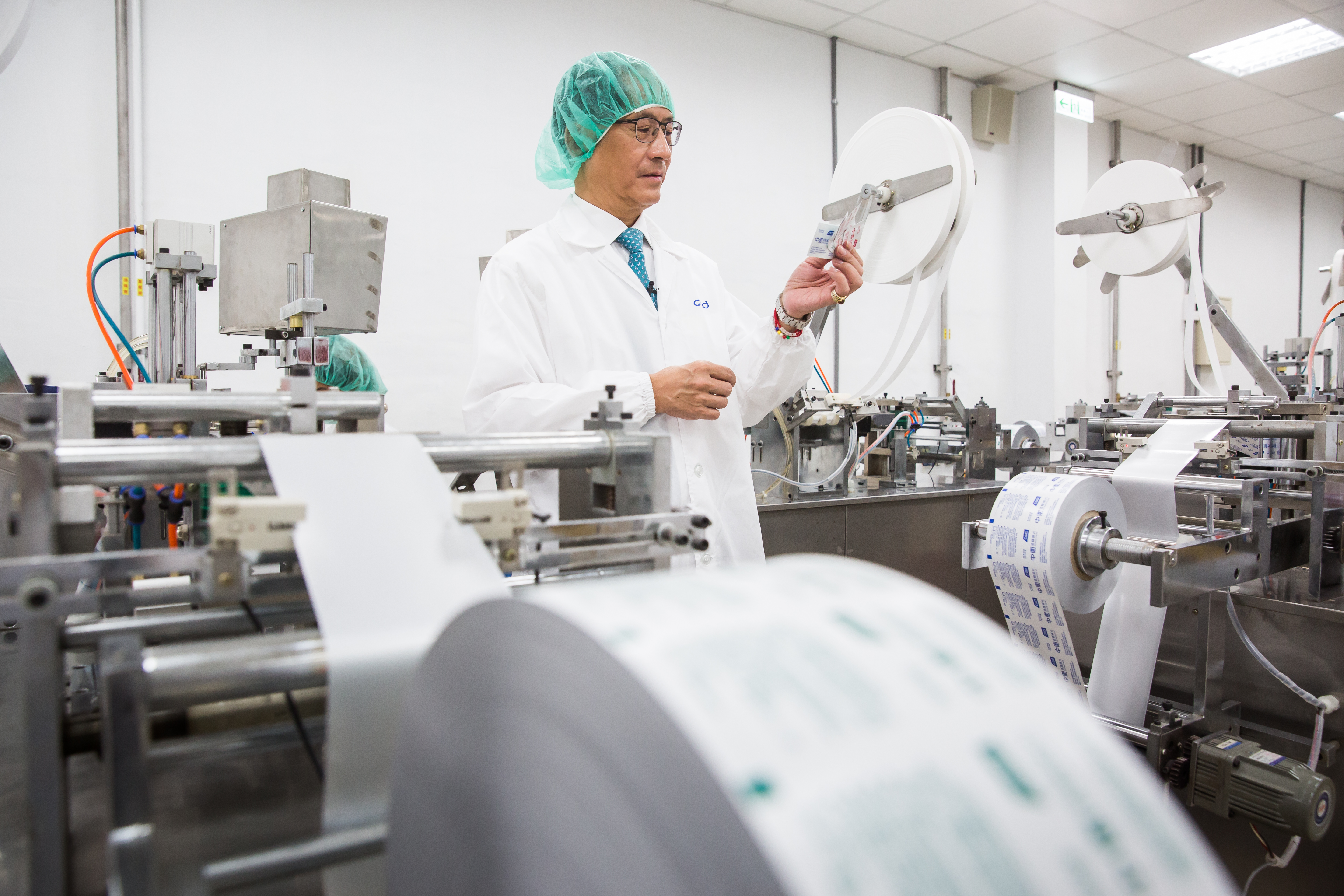 中衛為台灣首家研發出單片式酒精棉片的品牌，市占全台第一。