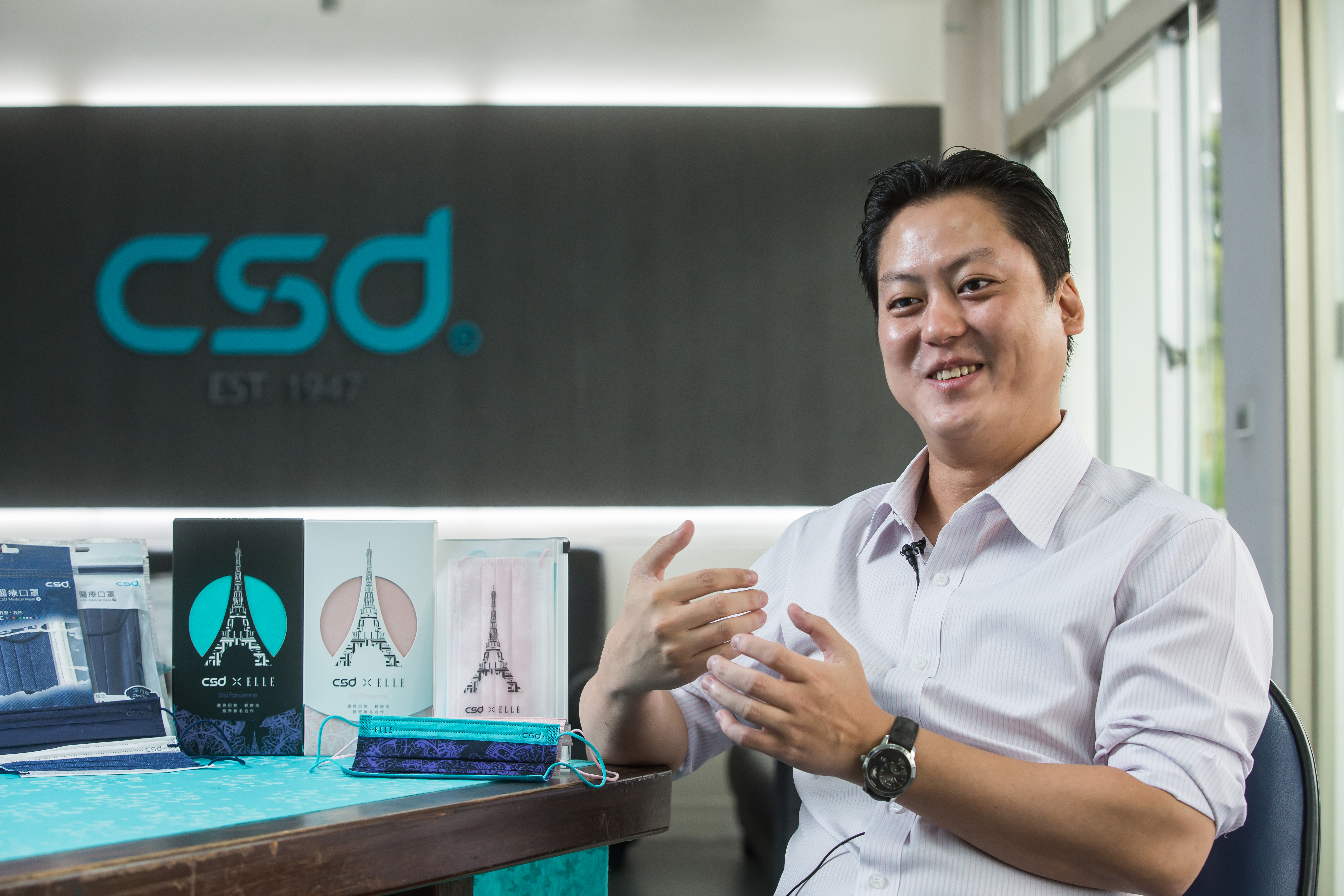 張德成返家接班前，曾任職室內設計師和音樂創作者。