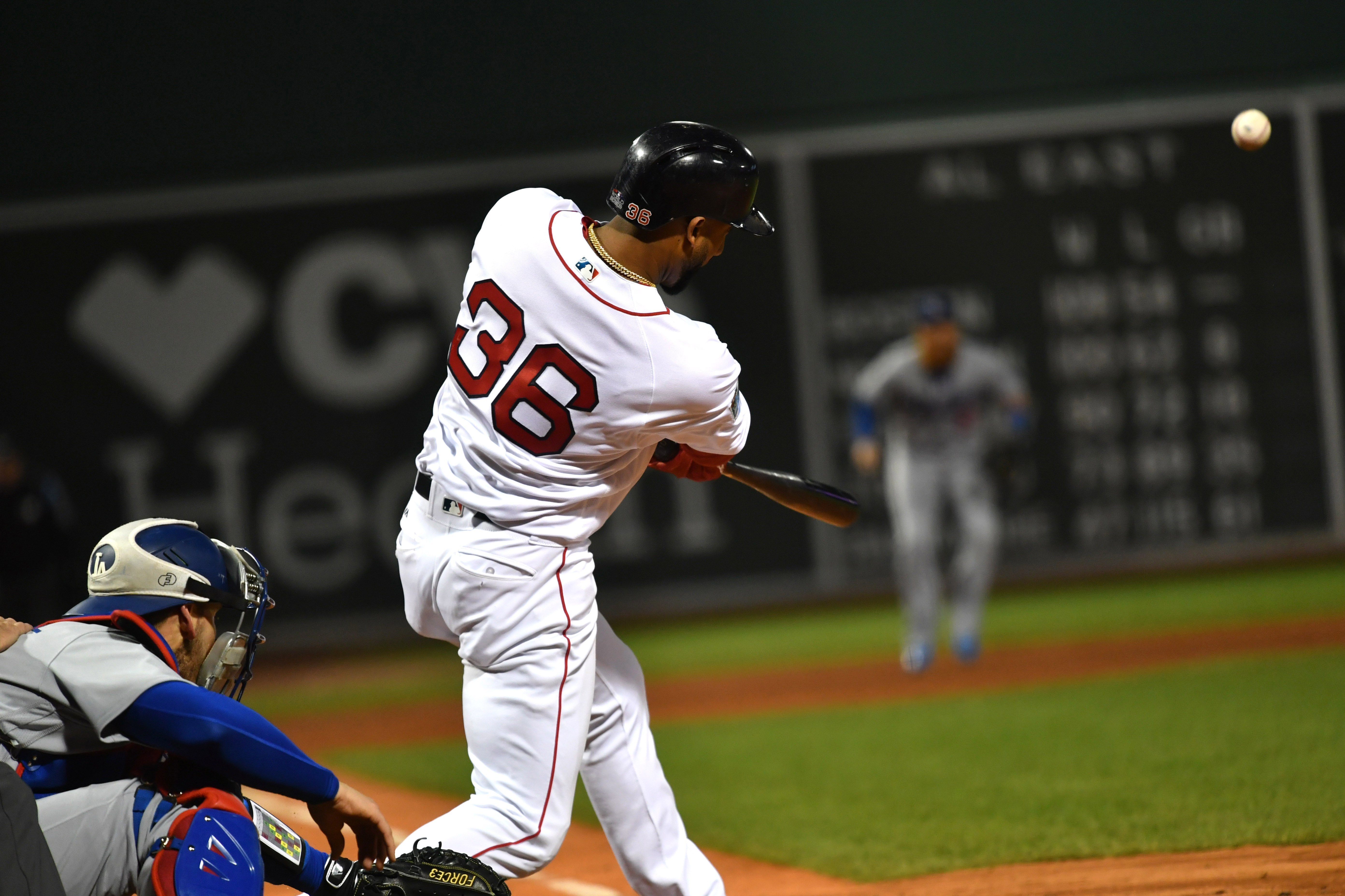 努涅斯在7局下代打擊出關鍵3分砲，幫助紅襪以8比4擊敗道奇，率先取得系列戰首勝。（東方IC）