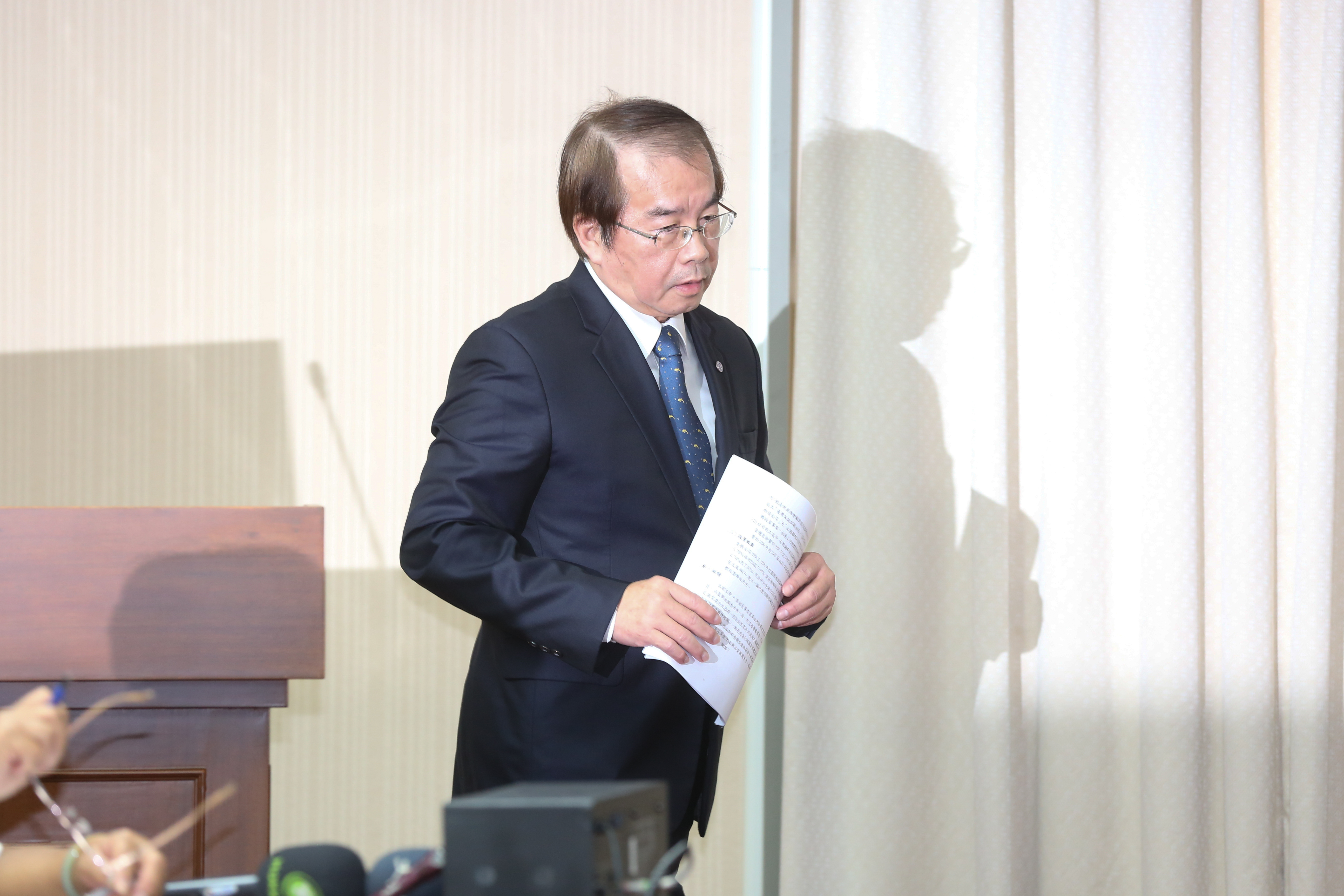 普悠瑪翻車造成重大傷亡，台鐵局長鹿潔身請辭獲准。