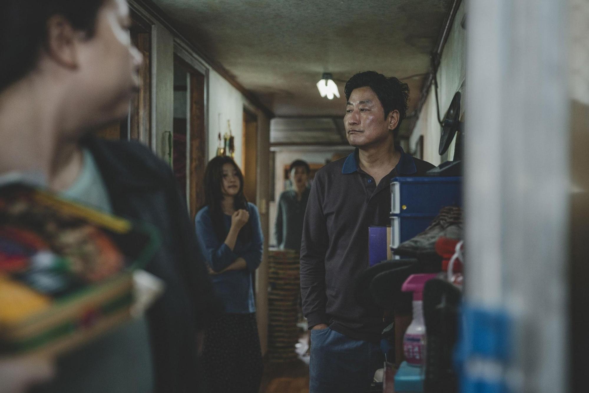 奉俊昊執導、宋康昊主演的《寄生蟲》，9月底已正式殺青。（CJ娛樂提供）