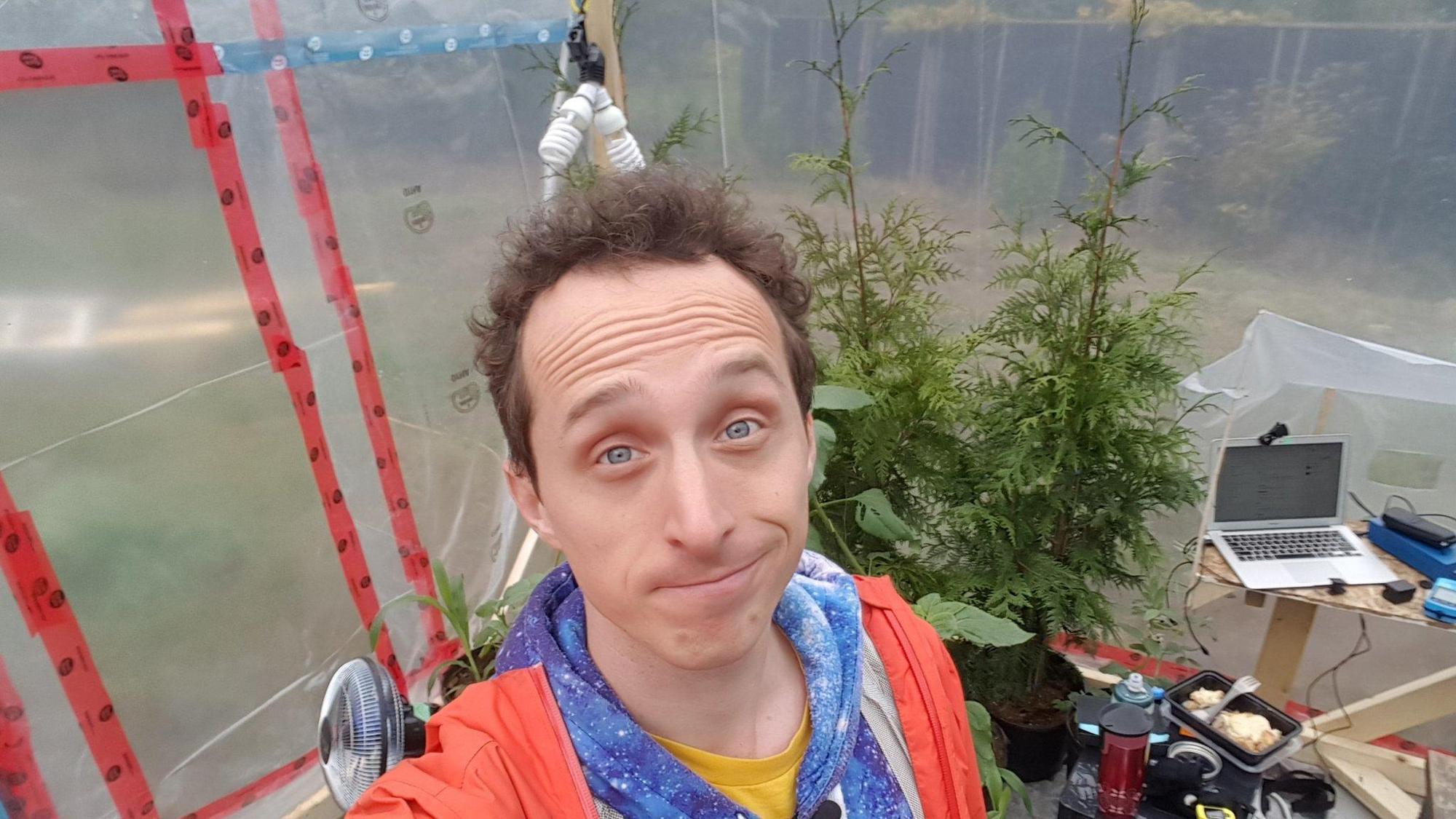 加拿大科學家挑戰靠植物造氧存活,但實驗僅進行15小時就宣告中止。(Kurtis Baute推特)