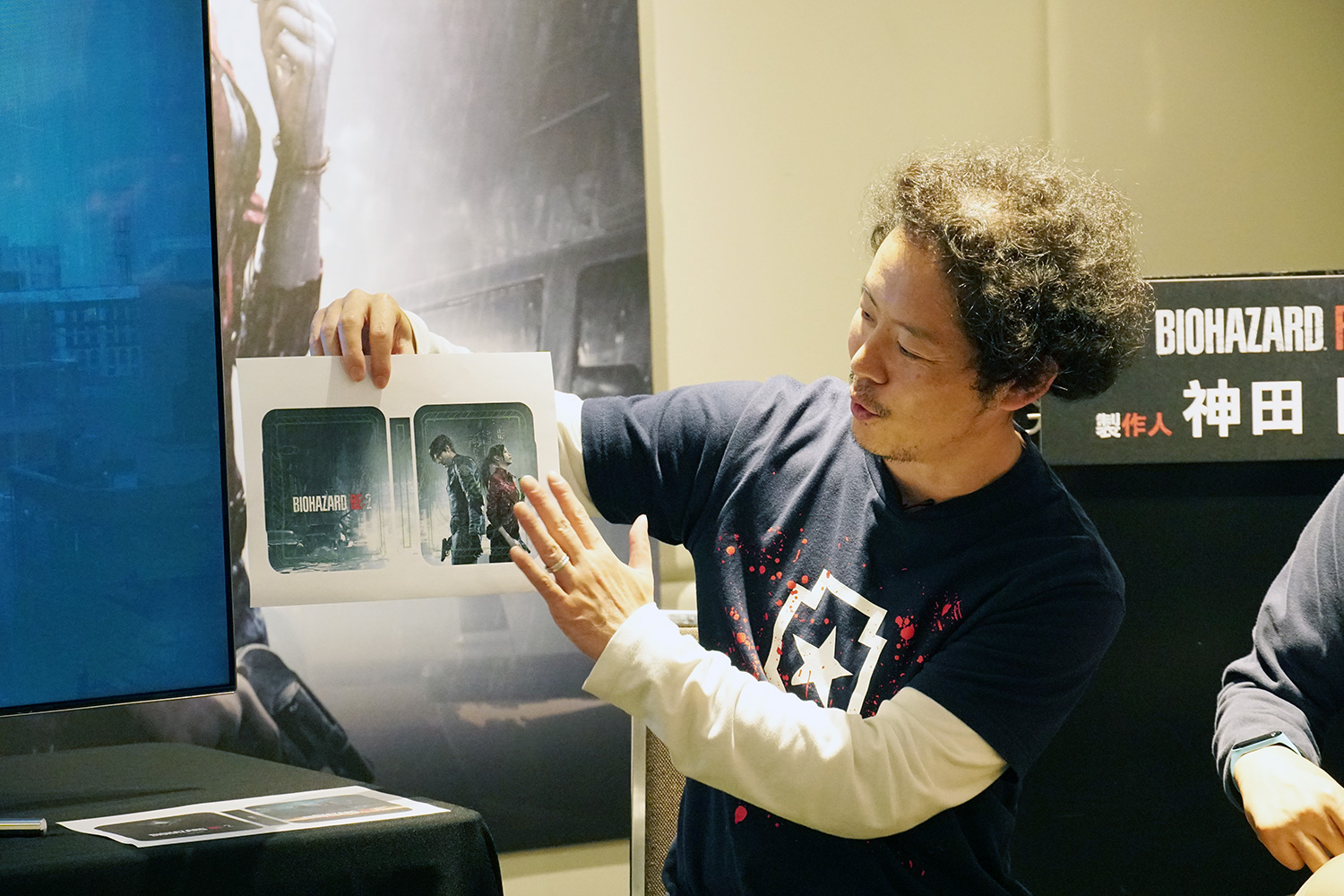 神田剛在現場也特別展示台灣專用鐵盒版的封面、封底設計。