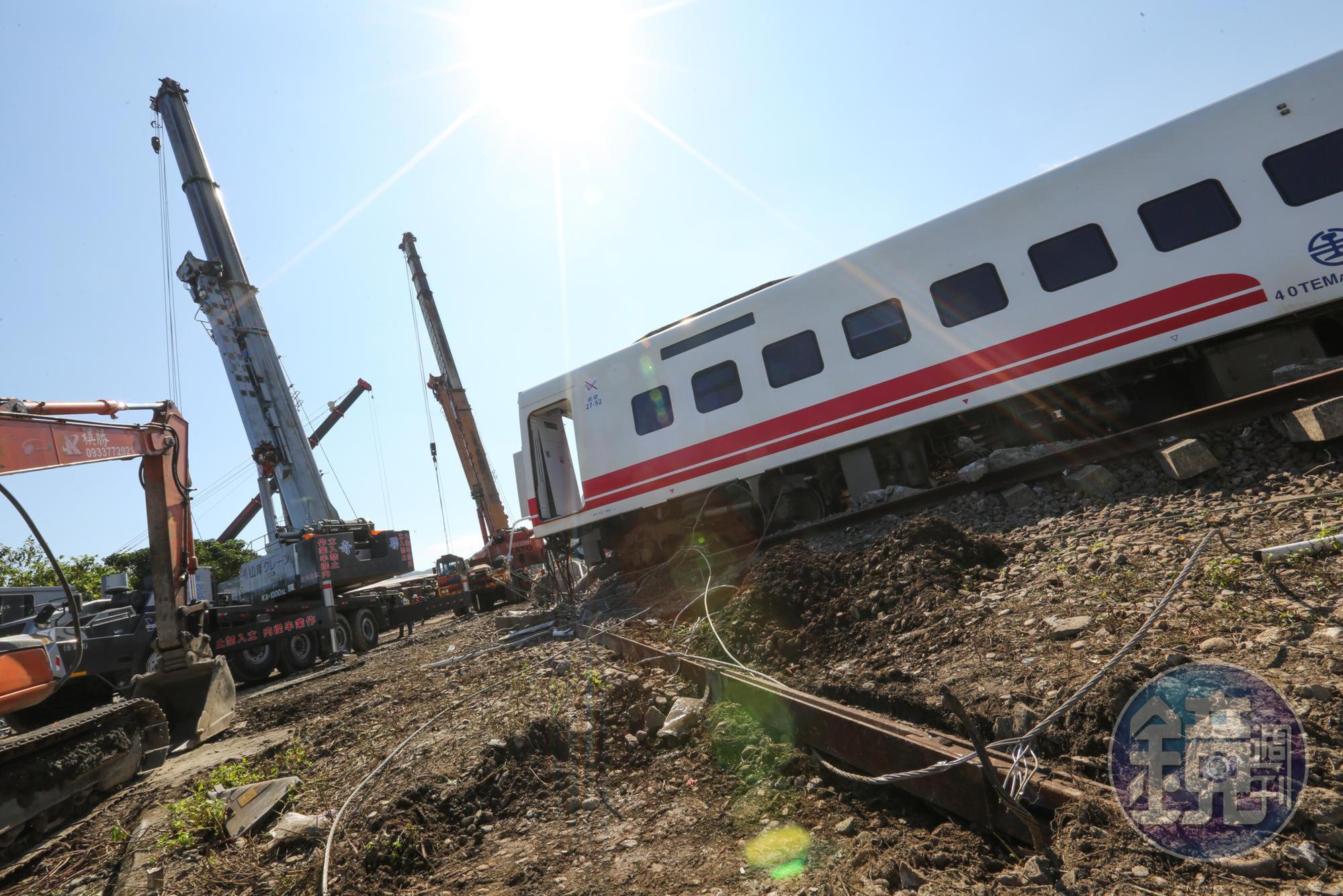 普悠瑪列車嚴重翻覆事故，造成18人不幸罹難、190人受輕重傷，今日被傷者家屬踢爆，拿不到台鐵原本說的「60.5萬元」賠償金，只是實報實銷的「醫療補助費」。