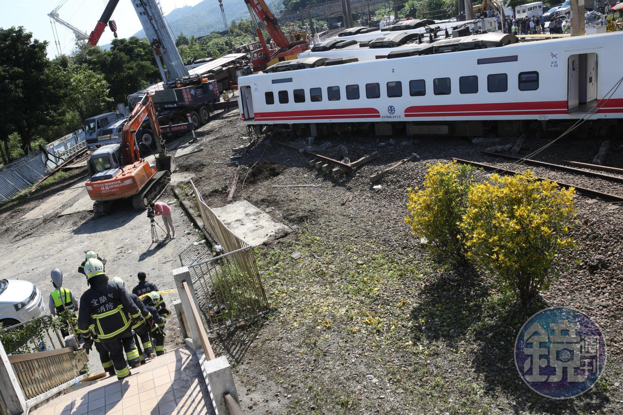 台鐵6432次普悠瑪列車21日發生嚴重翻覆事故，造成18人不幸罹難、190人受輕重傷。