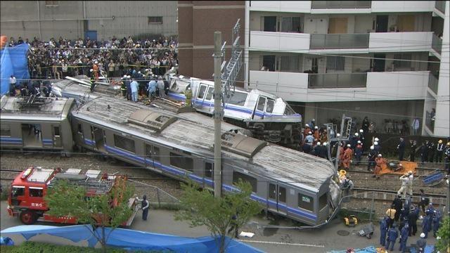 紀錄片《80秒殺人事件》藉由2005年JR西日本公司快捷電車出軌重大交通事故，提出追求效率的質疑。（公視提供）