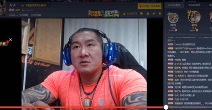 網路紅人「館長」陳之漢日前在直播中落淚，稱因為政府沒簽ECFA 讓「襪子之鄉」彰化社頭80%沒飯吃，隨即遭各界糾正，ECFA其實有簽。（翻攝自館長直播）