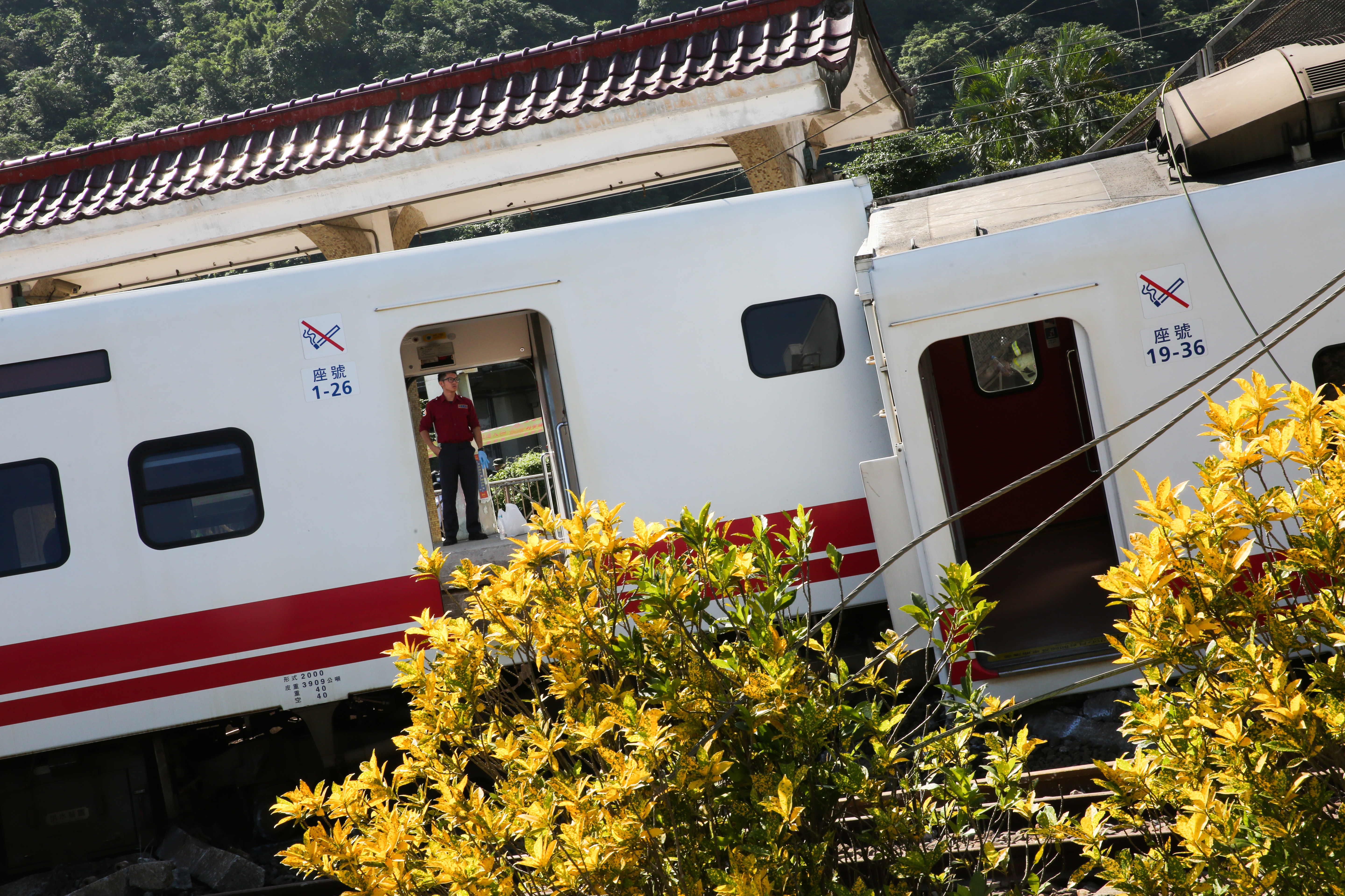 普悠瑪駕駛尤振仲預定在中午過後,主動對外說明當天翻車情況,並向罹難者家屬與傷者致歉。